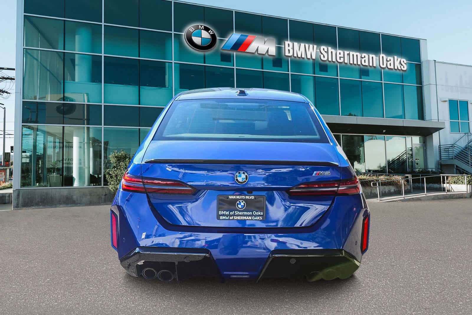 Thumbnail: 2025 BMW M5 - 10