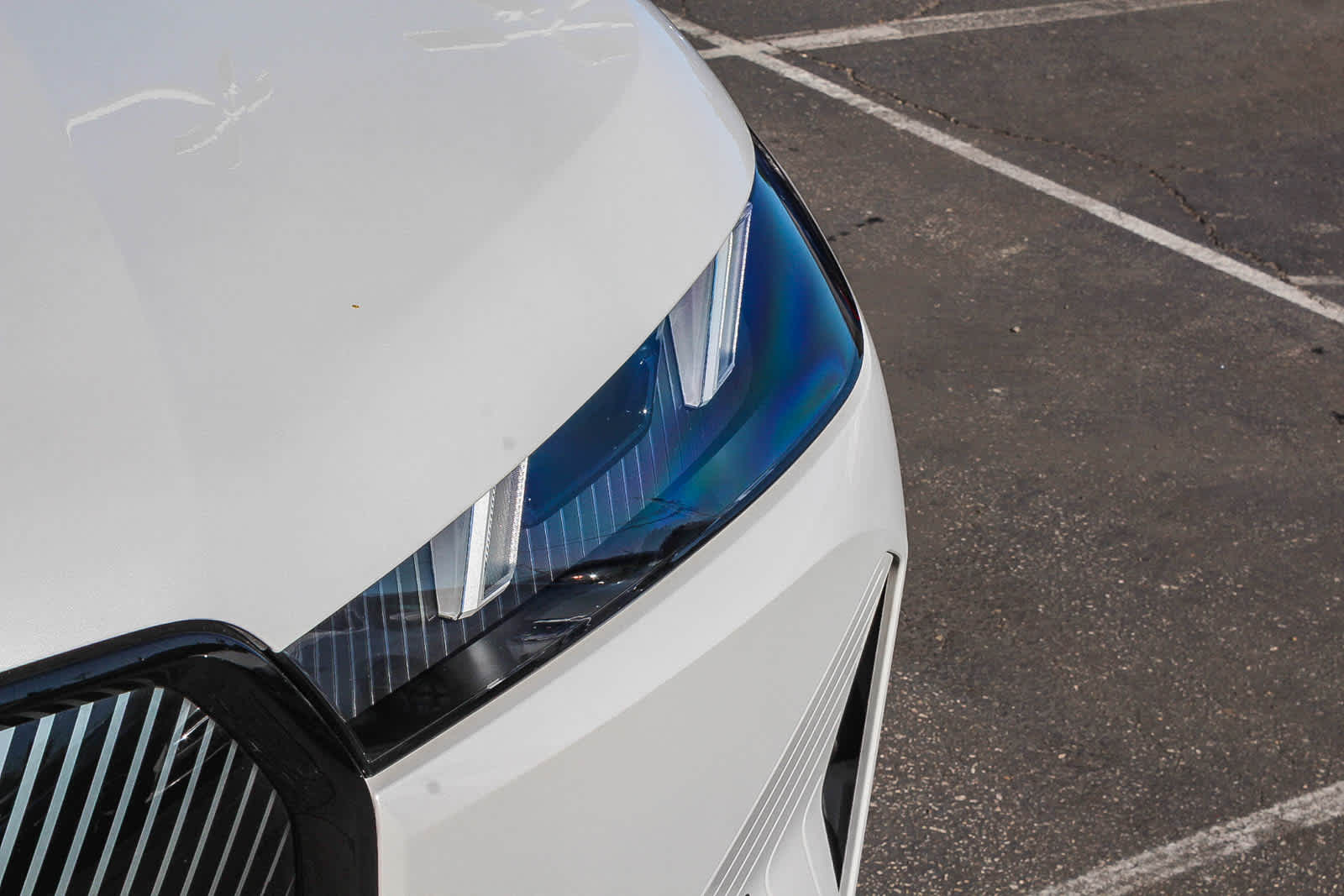 Thumbnail: 2026 BMW iX - 10