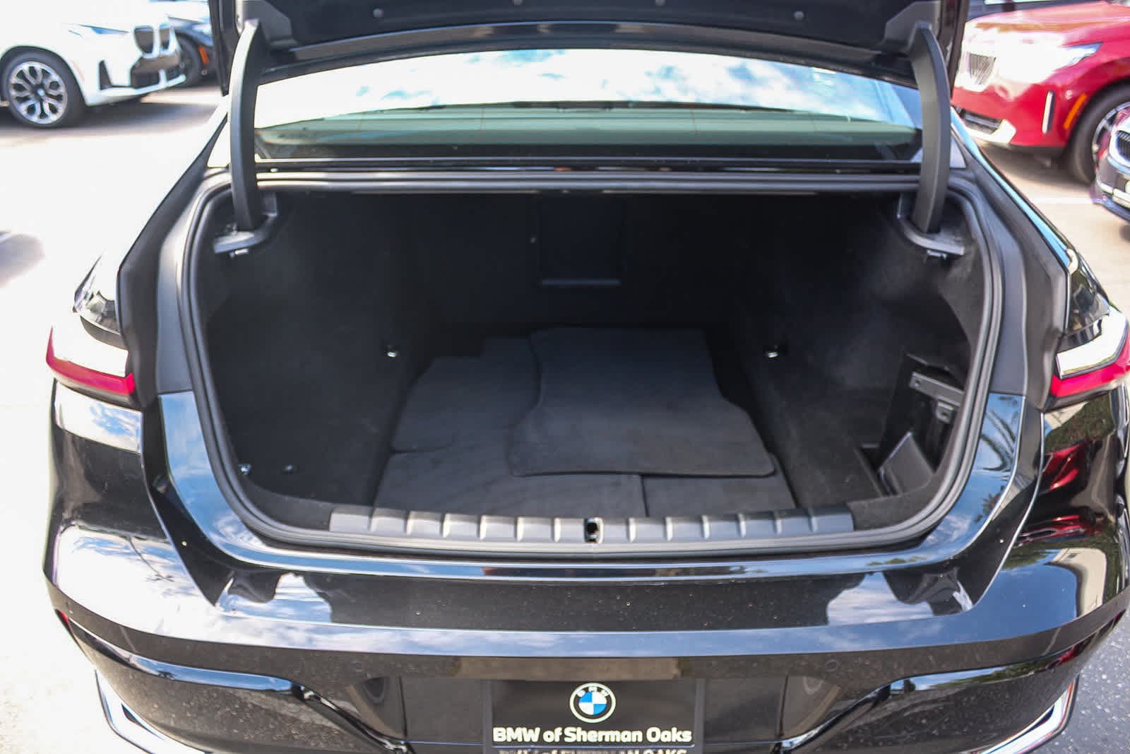 Thumbnail: 2026 BMW 7 Series - 25