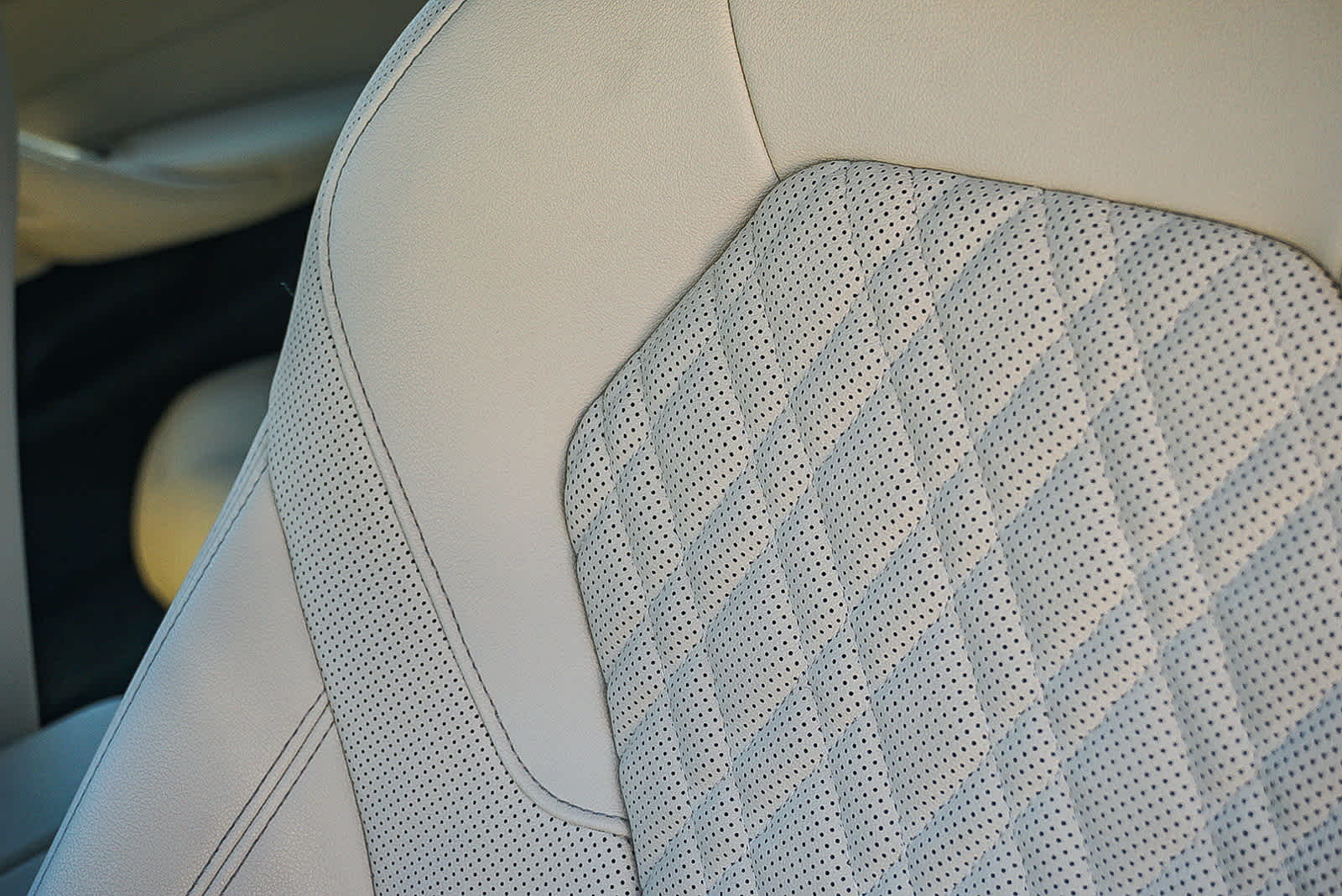 Thumbnail: 2023 BMW 5 Series - 26