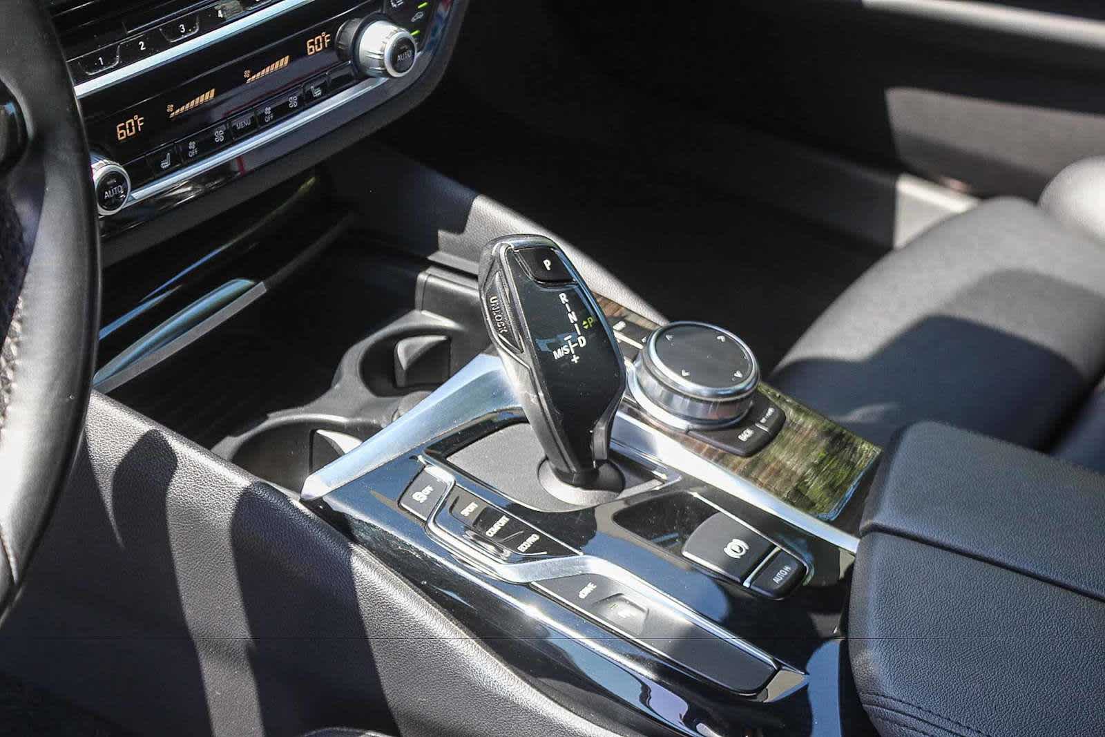 2019 BMW 5 Series 530e - Photo 17