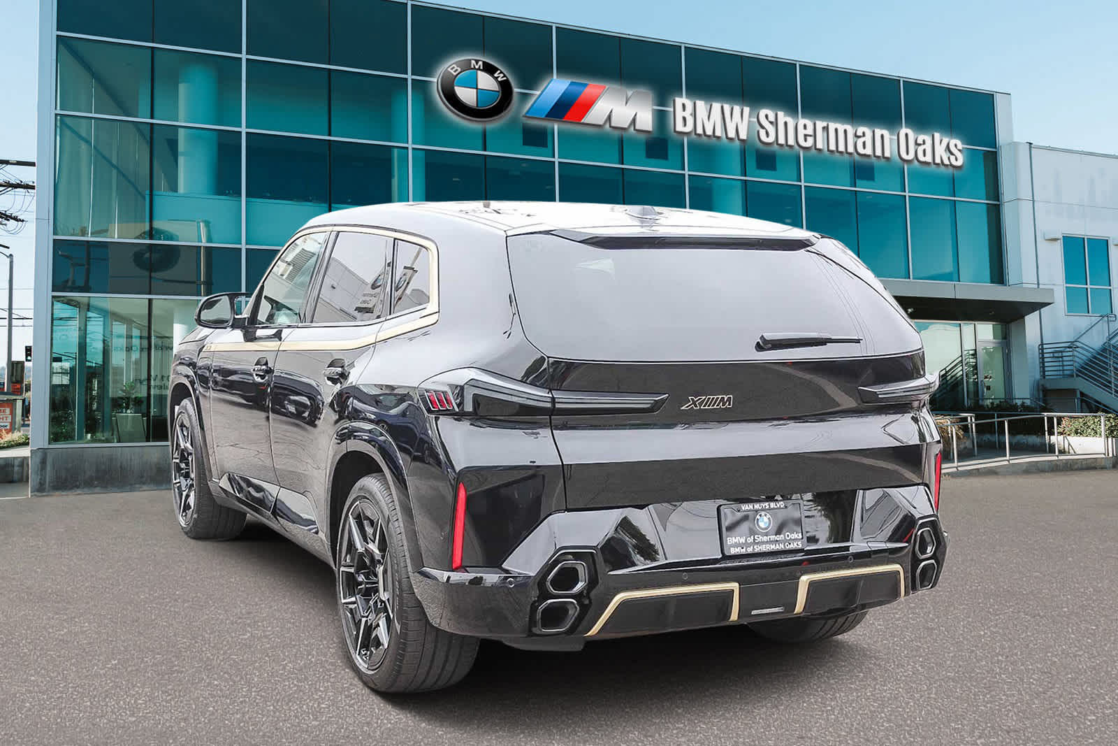 Thumbnail: 2023 BMW XM - 6