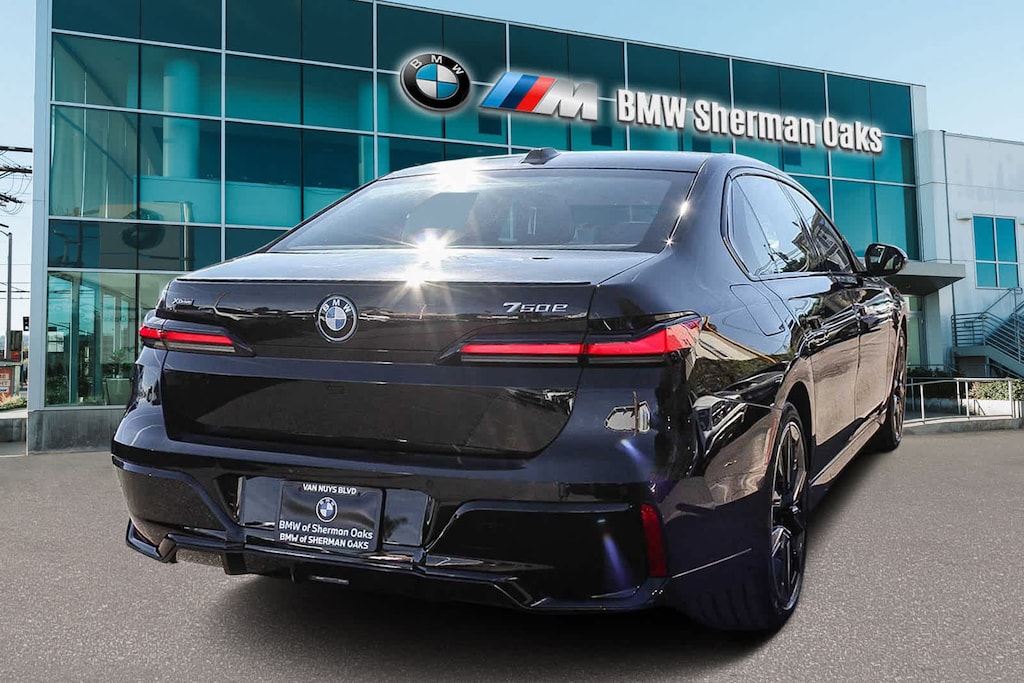 New 2026 BMW 750e xDrive Sedan
