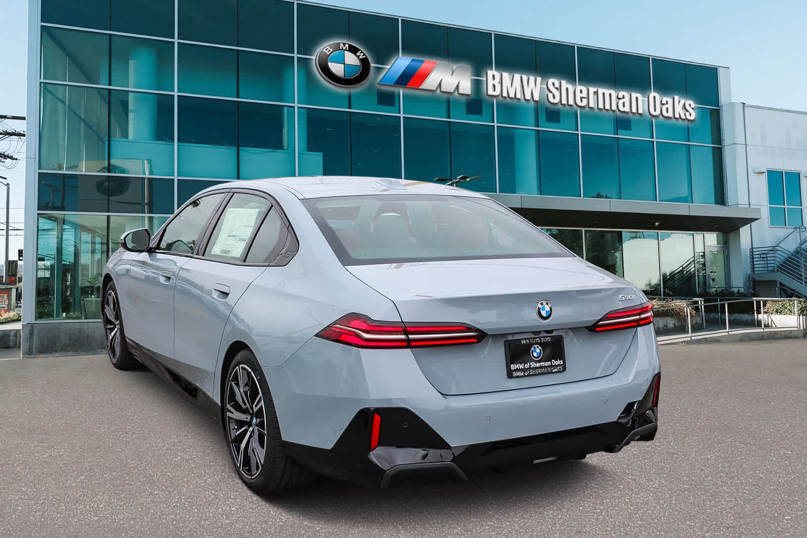 Thumbnail: 2026 BMW 5 Series - 6