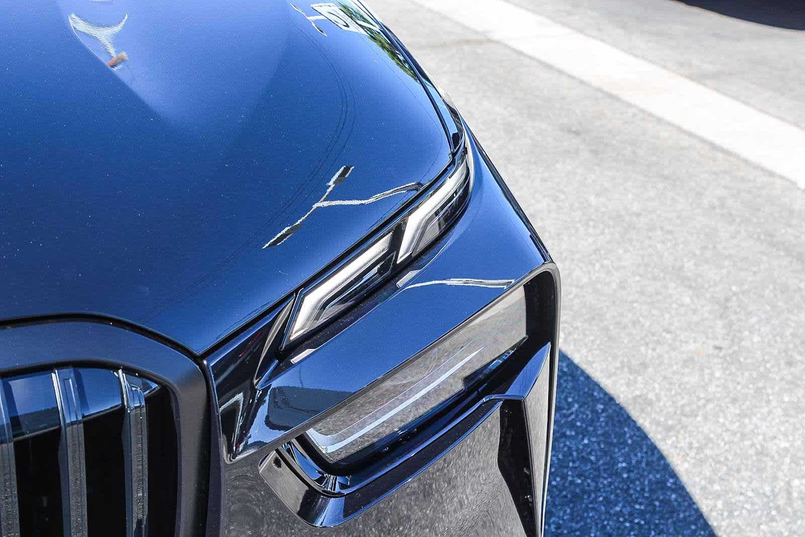 Thumbnail: 2026 BMW X7 - 10