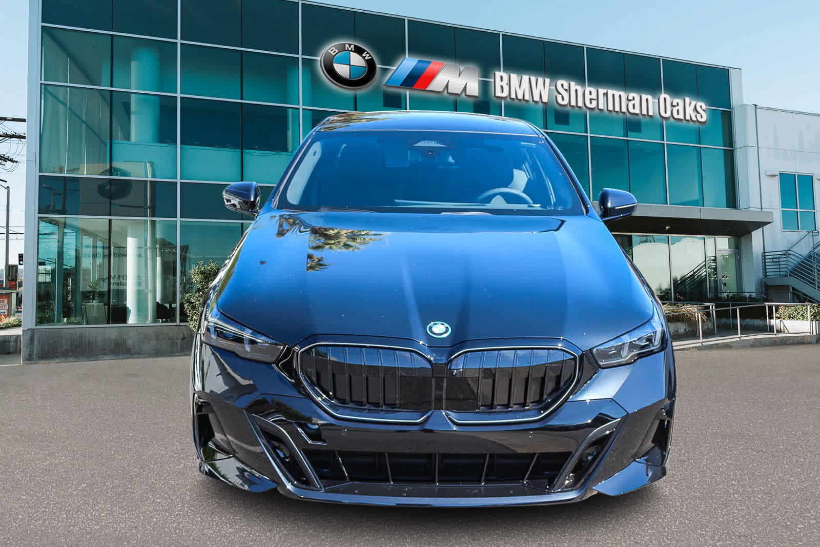 2026 Bmw 550e xDrive photo 2