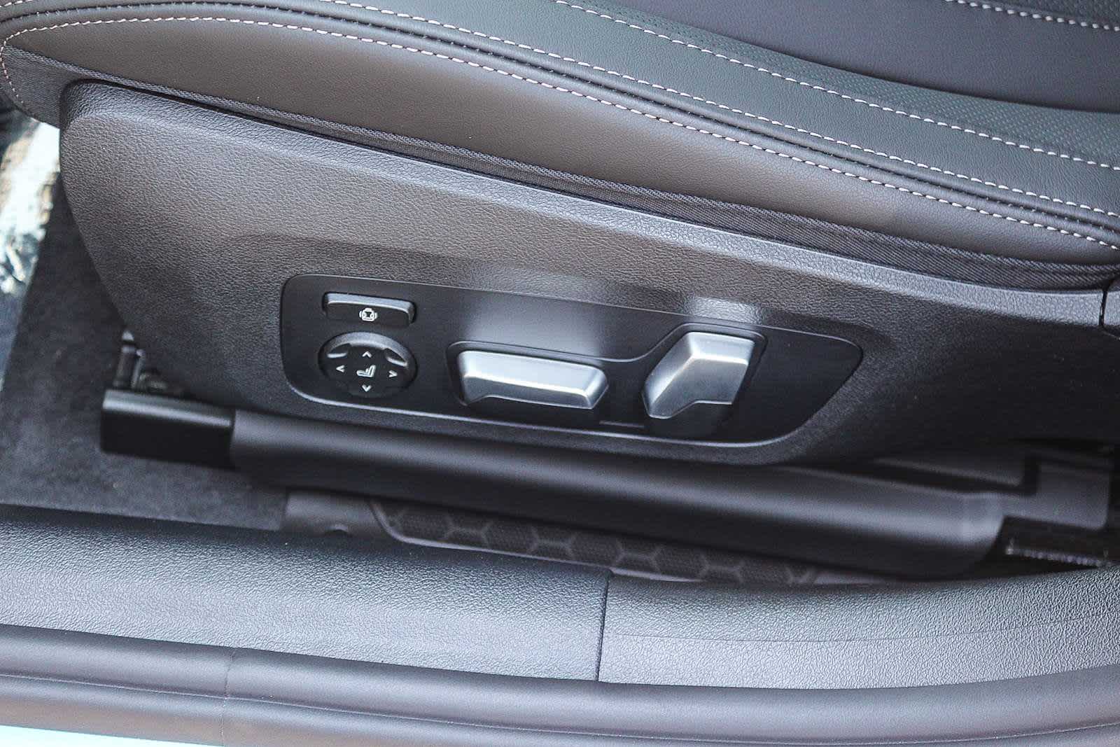 Thumbnail: 2026 BMW 8 Series - 21