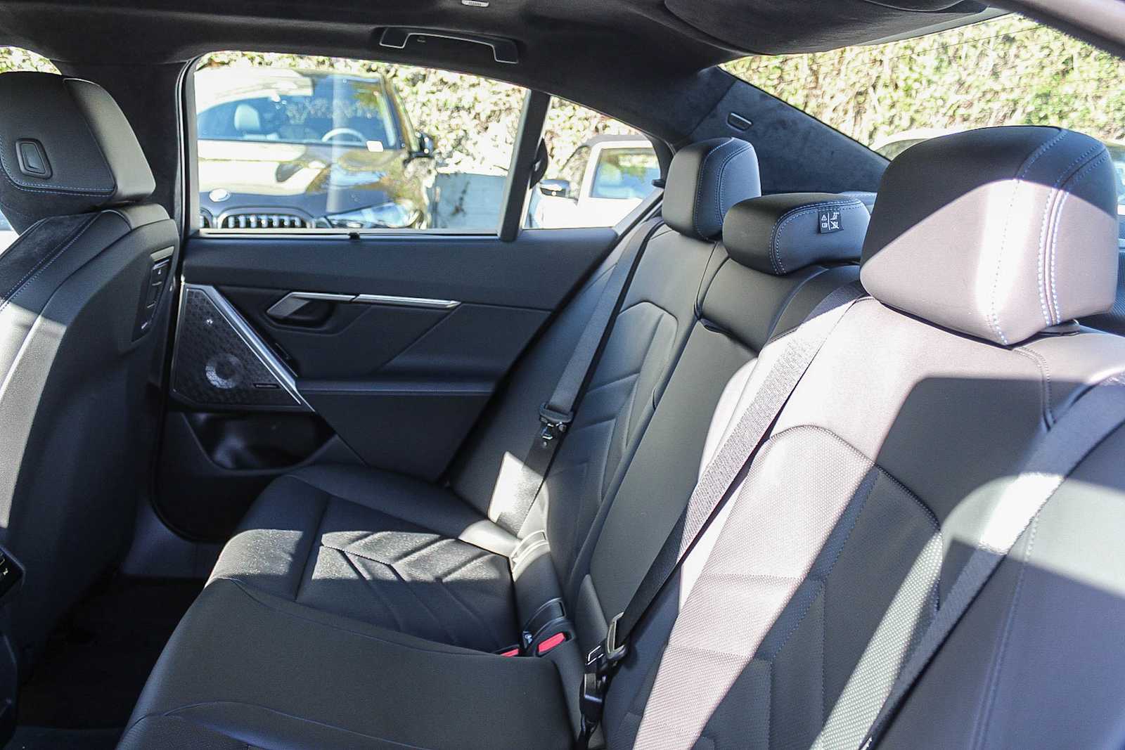 Thumbnail: 2026 BMW 5 Series - 18