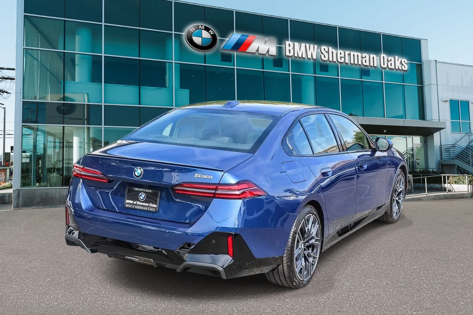 Thumbnail: 2026 BMW 5 Series - 4