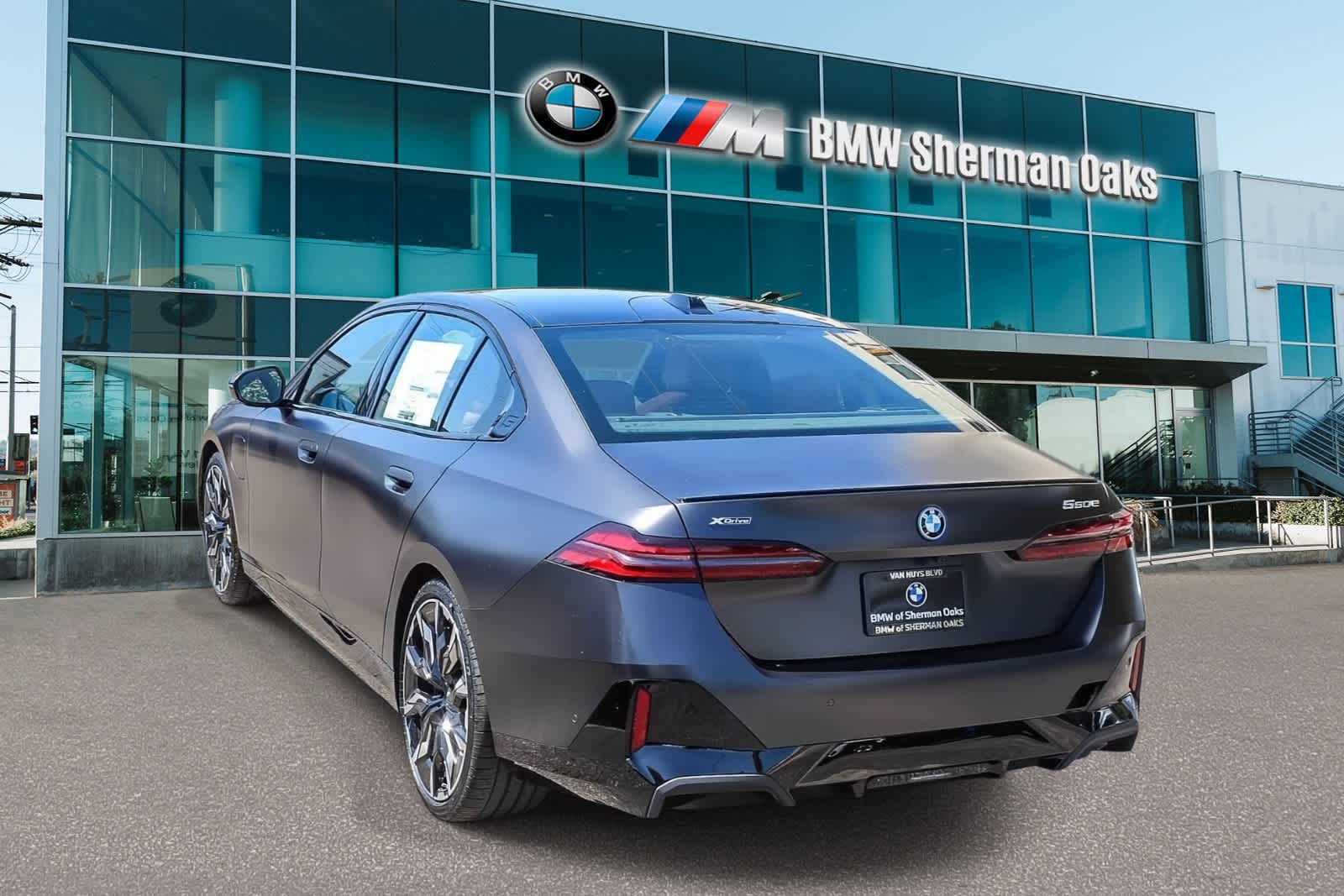 Thumbnail: 2027 BMW 5 Series - 6