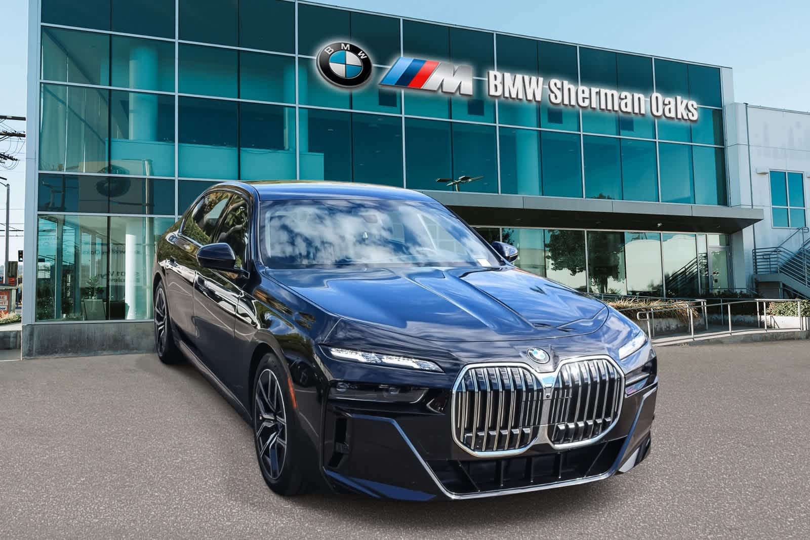 2026 BMW 740i photo 2