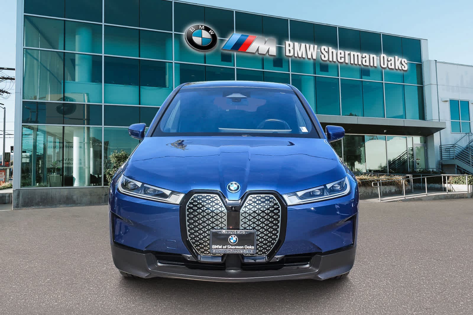 Thumbnail: 2023 BMW iX - 2