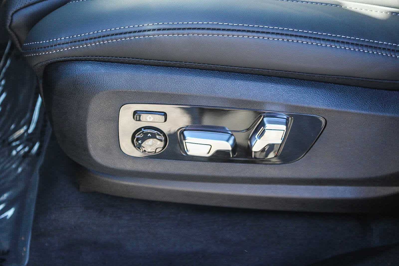 Thumbnail: 2026 BMW X7 - 21