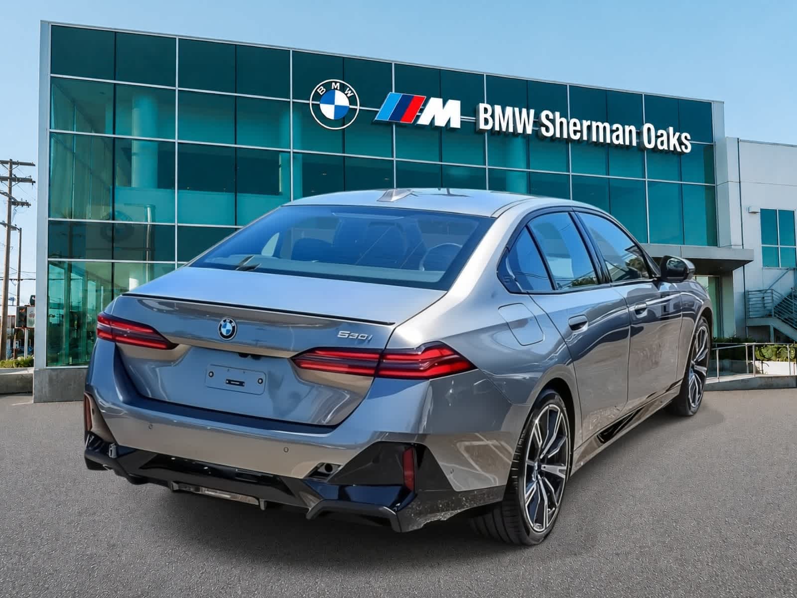 Thumbnail: 2027 BMW 5 Series - 4
