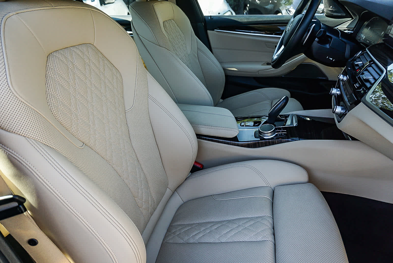 Thumbnail: 2023 BMW 5 Series - 17