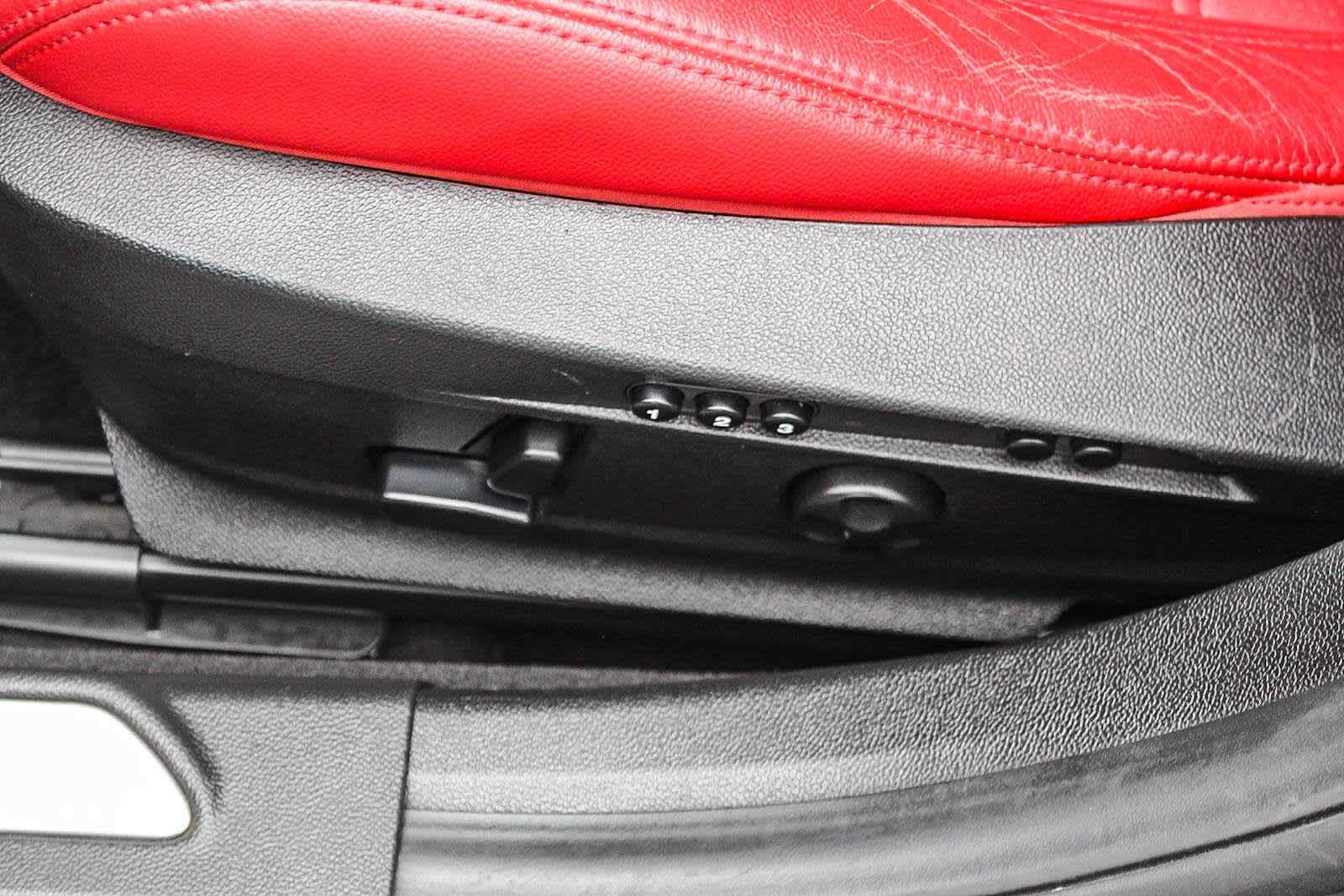 Thumbnail: 2019 Alfa Romeo Giulia - 33