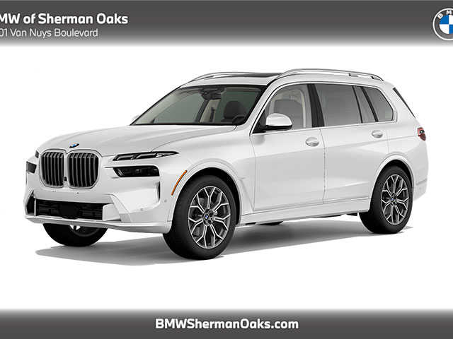 2023 BMW X7 40i's photo