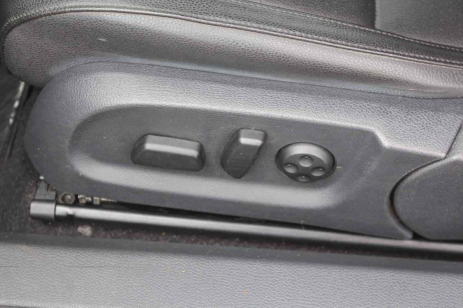Thumbnail: 2013 Volkswagen Eos - 27
