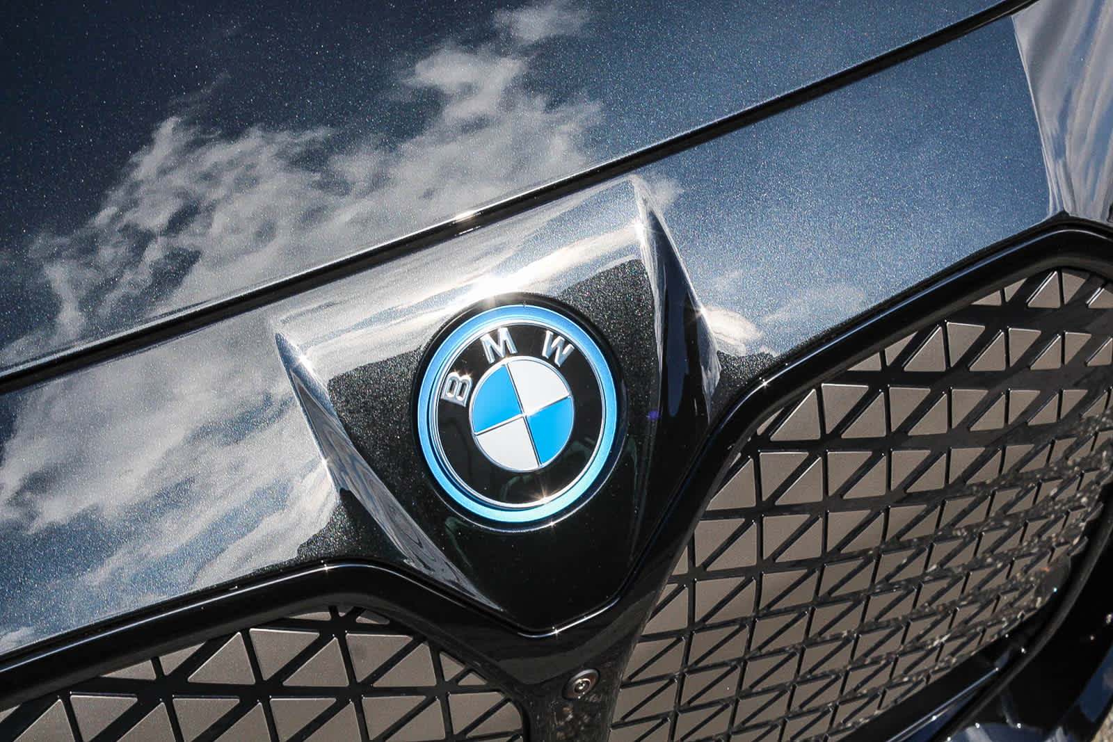 Thumbnail: 2025 BMW i4 - 11