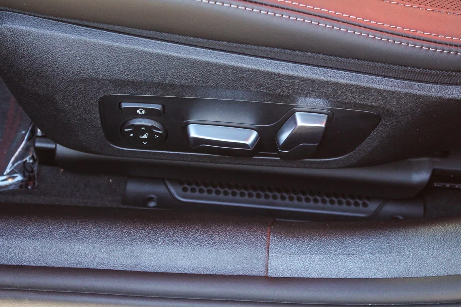 Thumbnail: 2026 BMW 8 Series - 21