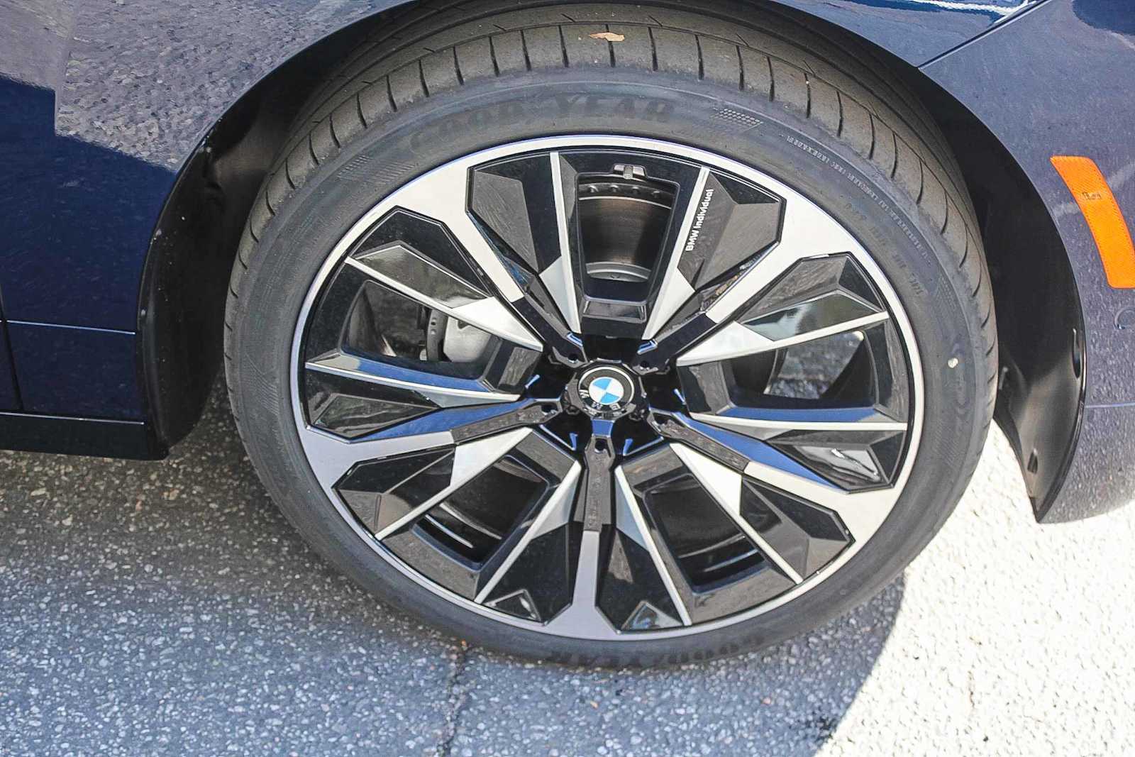 Thumbnail: 2026 BMW iX - 9