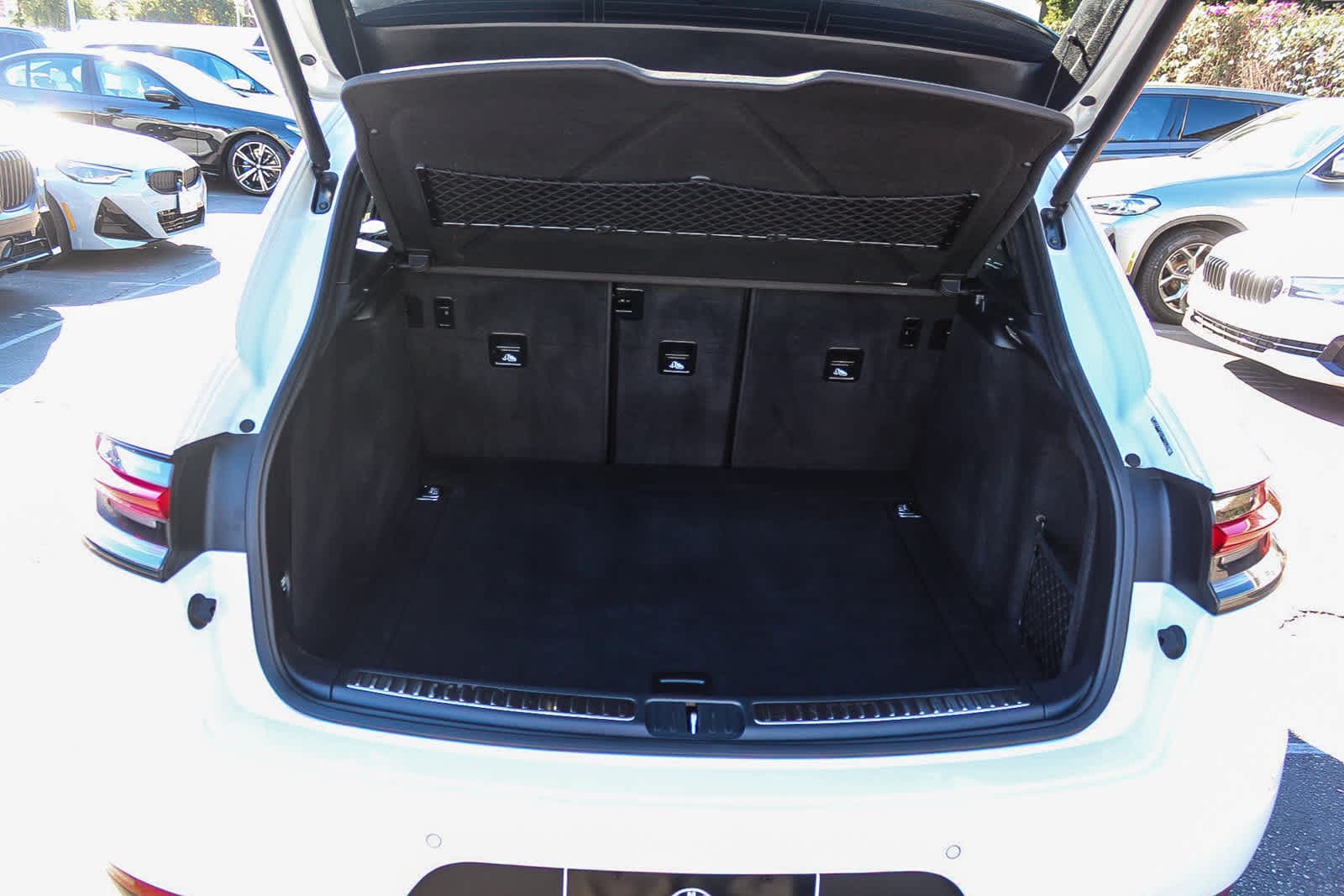 Thumbnail: 2020 Porsche Macan - 25