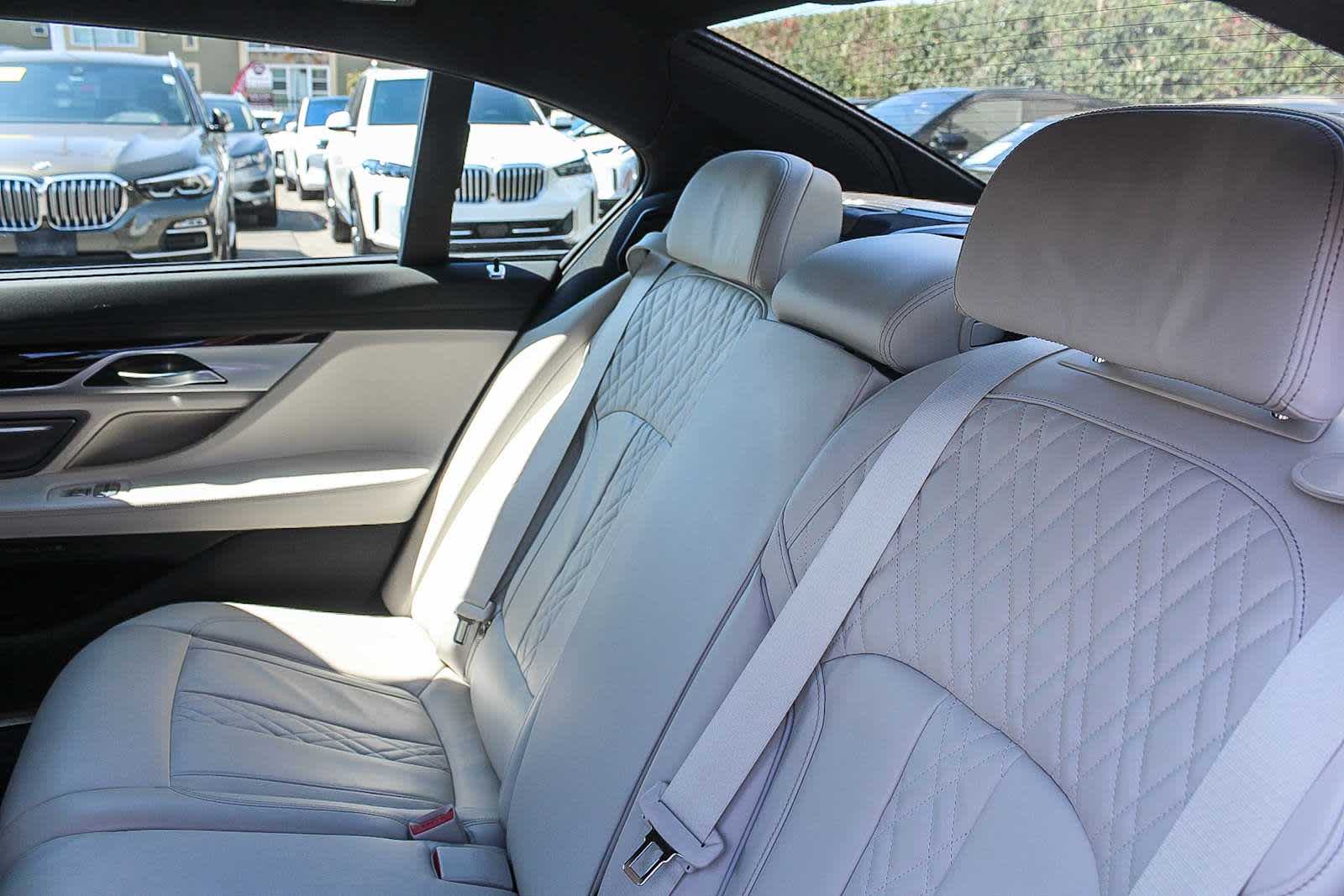 Thumbnail: 2022 BMW 7 Series - 18