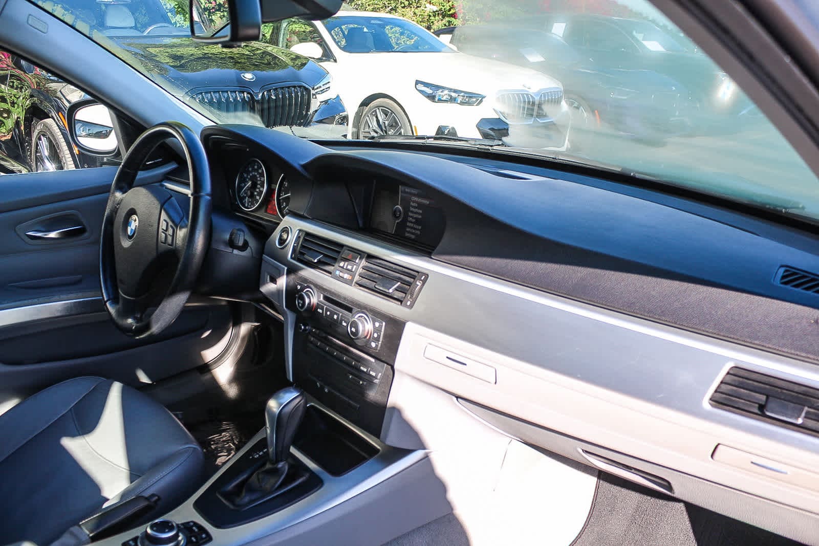 Thumbnail: 2011 BMW 3 Series - 16