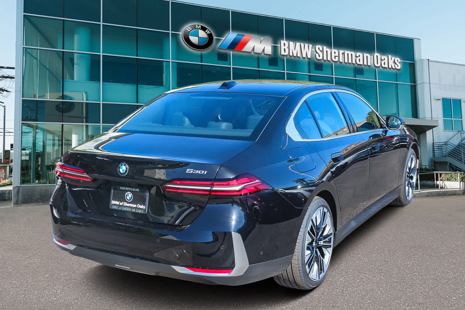 Thumbnail: 2026 BMW 5 Series - 4