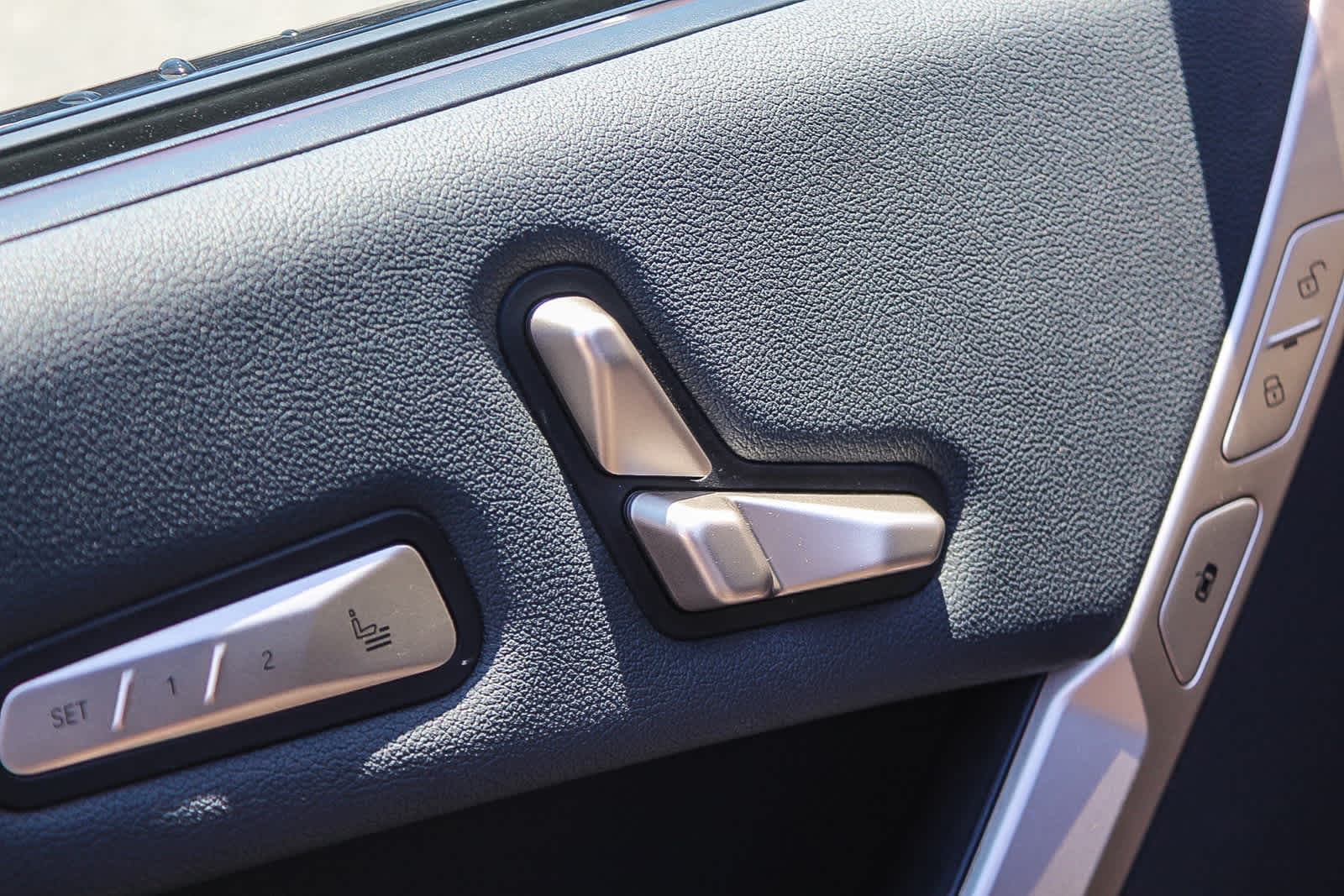 Thumbnail: 2023 BMW iX - 21