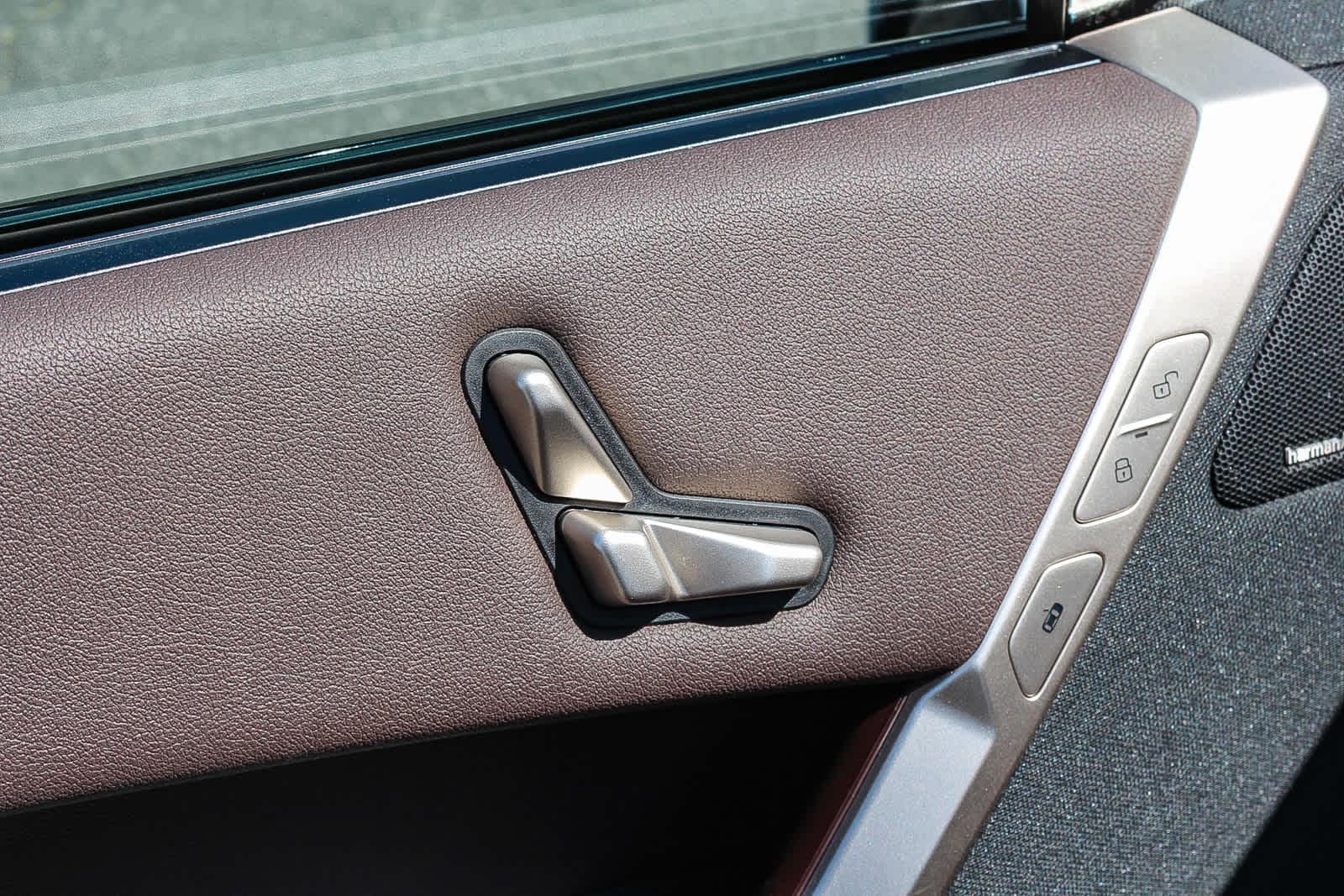 Thumbnail: 2026 BMW iX - 21