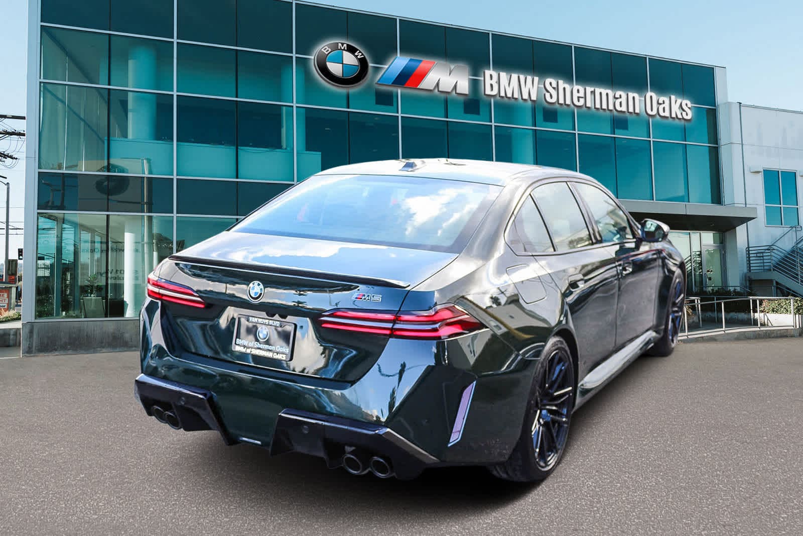 Thumbnail: 2026 BMW M5 - 8