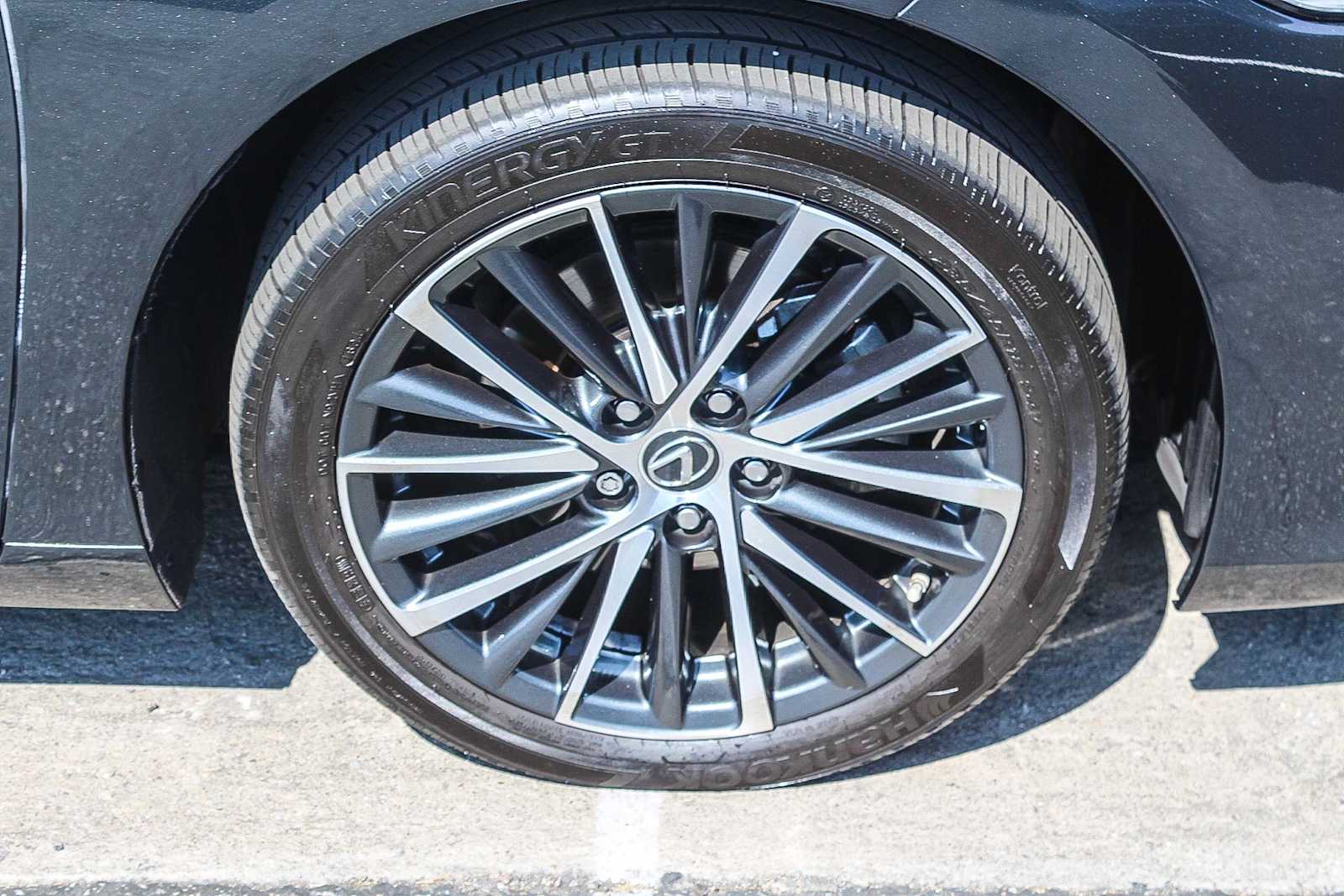 Thumbnail: 2023 Lexus ES - 9