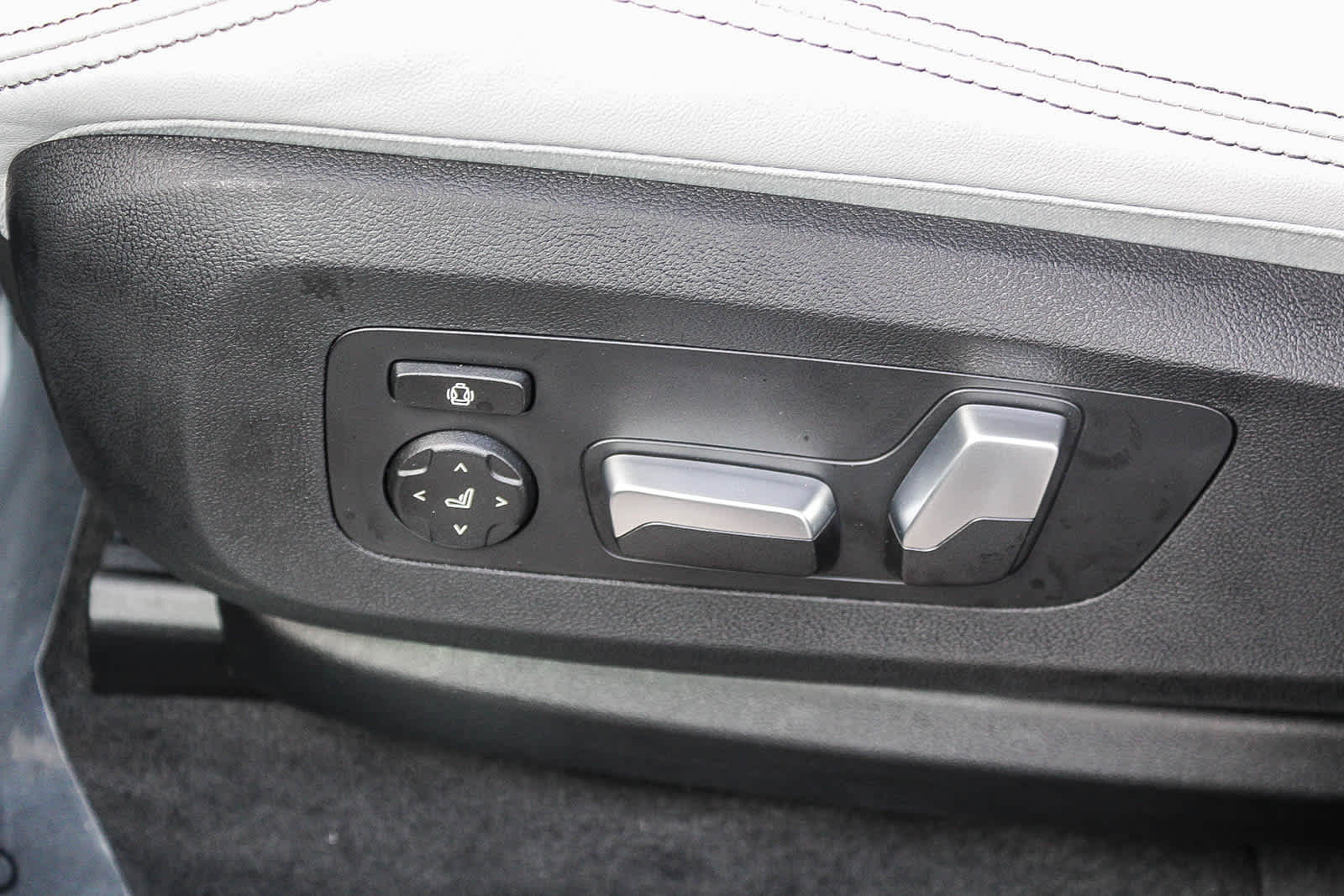 Thumbnail: 2026 BMW X5 - 21