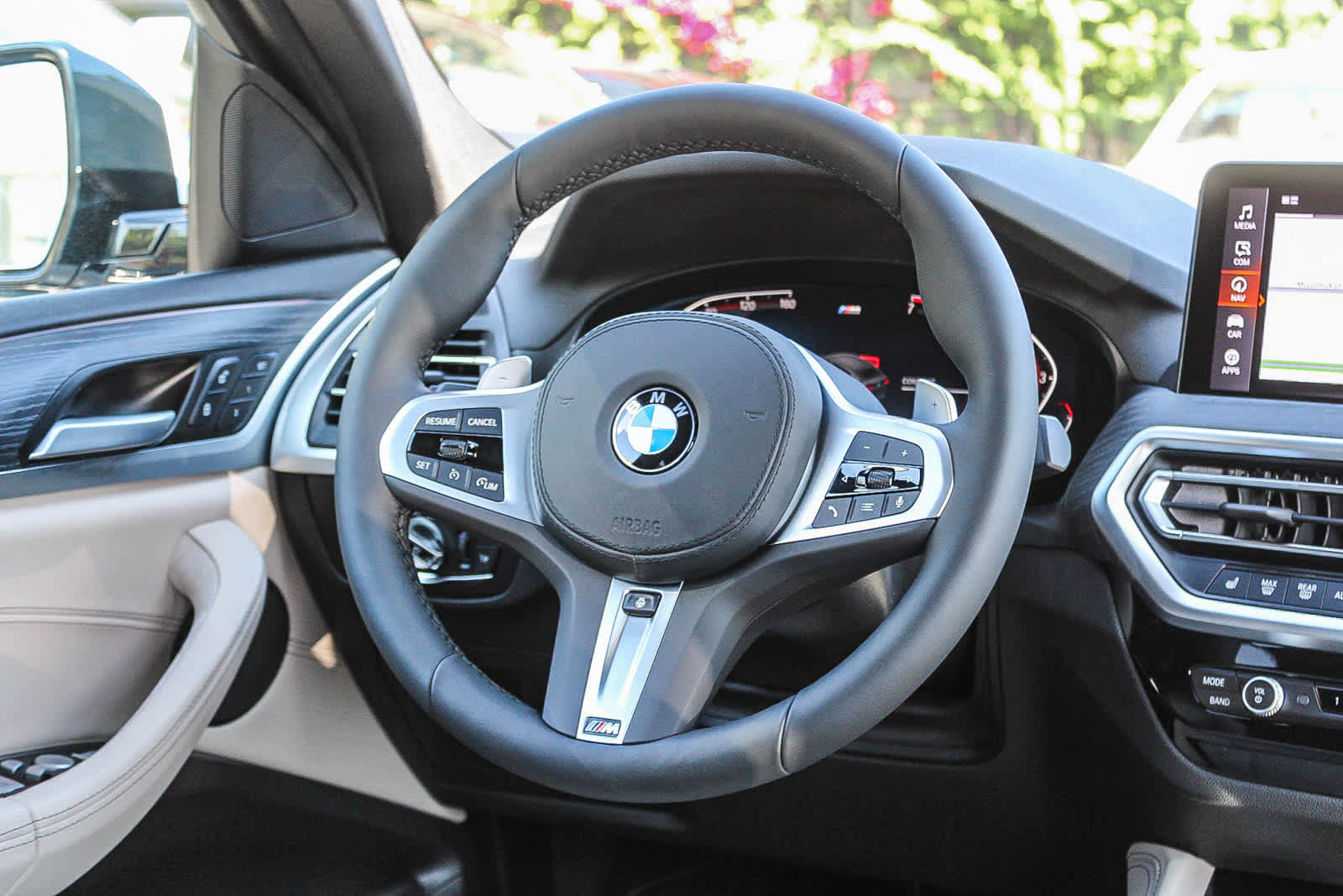 Thumbnail: 2025 BMW X4 - 15