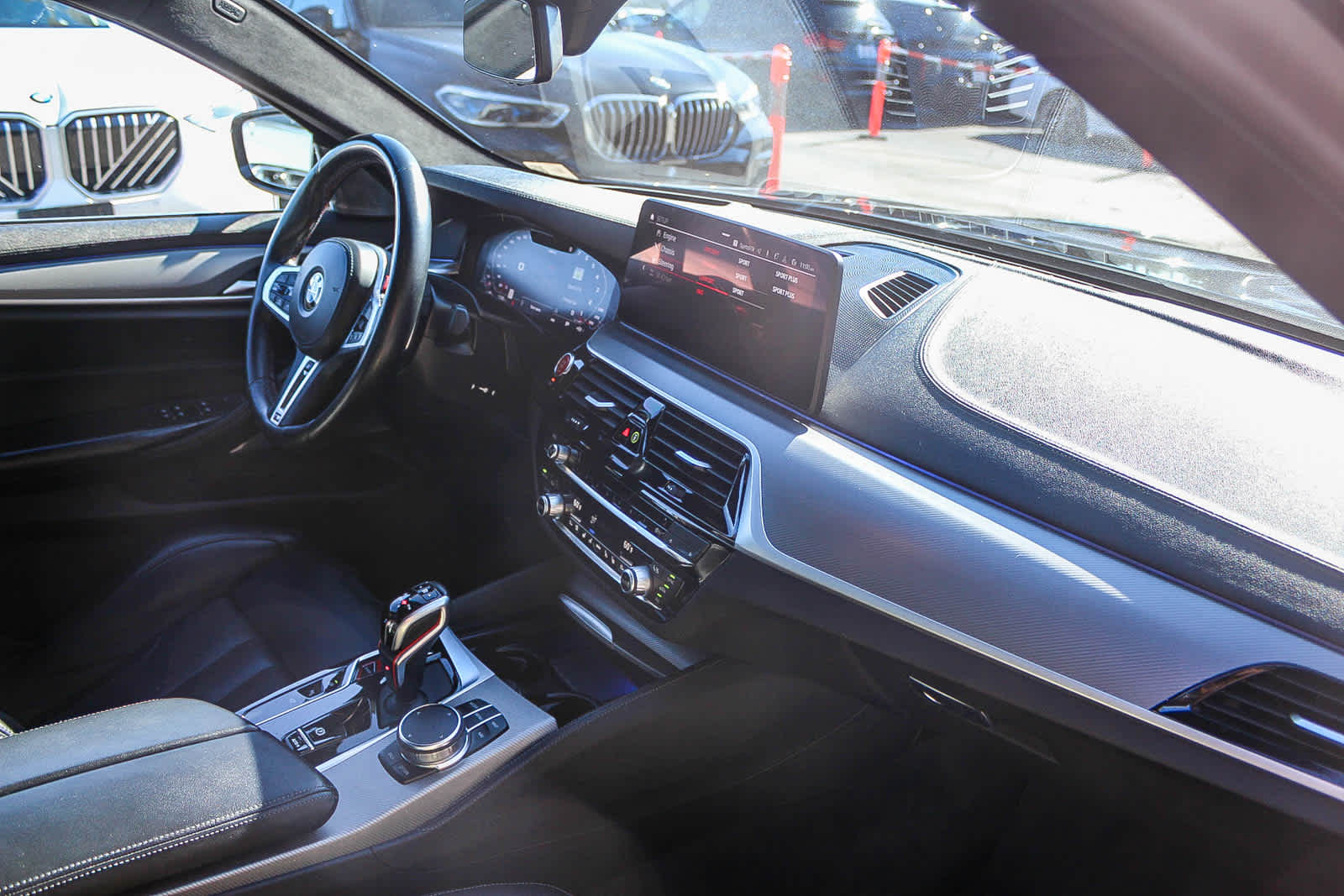 Thumbnail: 2023 BMW M5 - 16