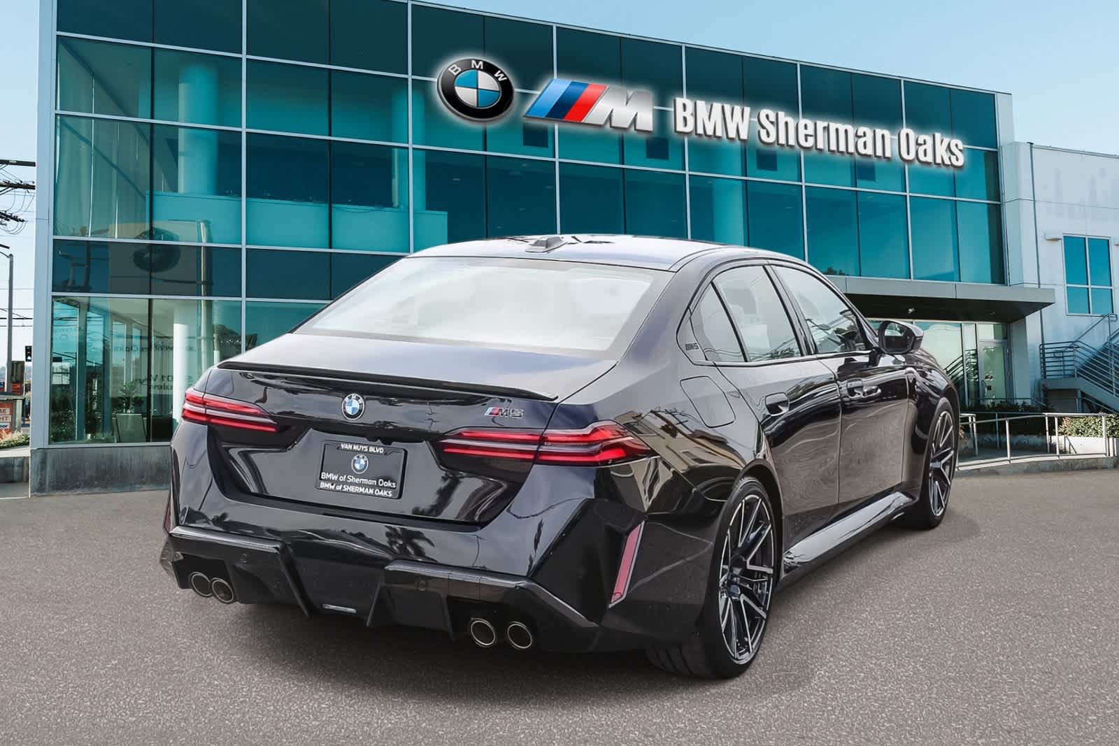 Thumbnail: 2026 BMW M5 - 4