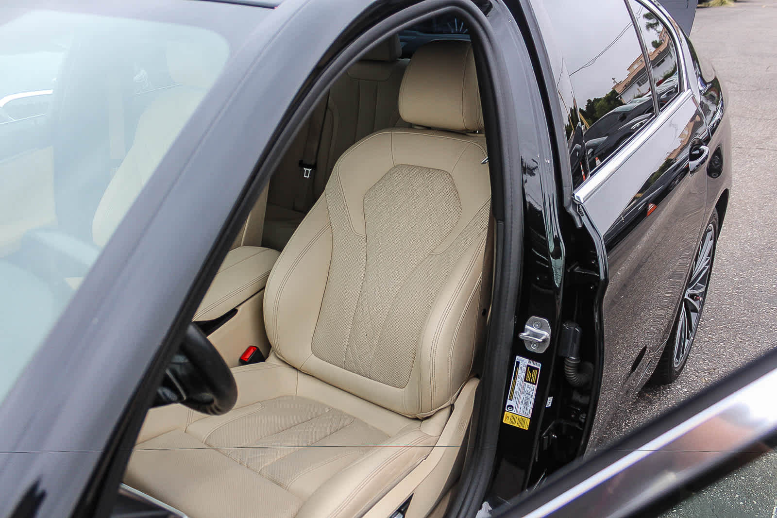 Thumbnail: 2021 BMW 5 Series - 25