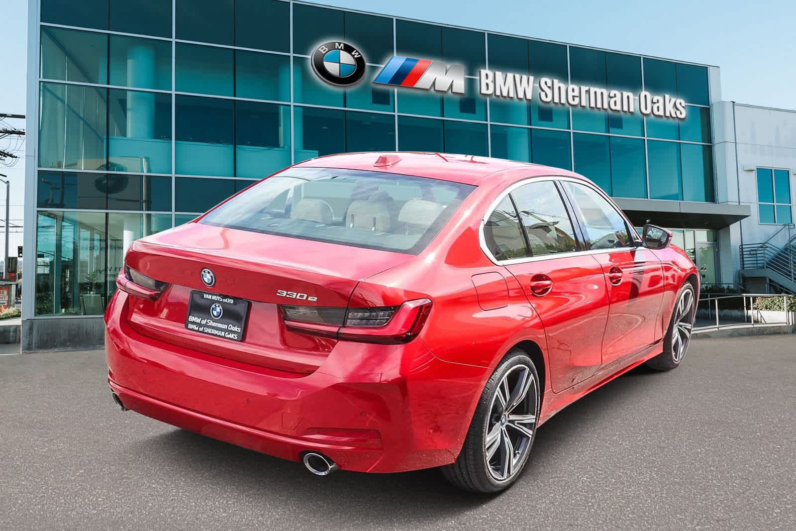 2024 BMW 330e photo 4