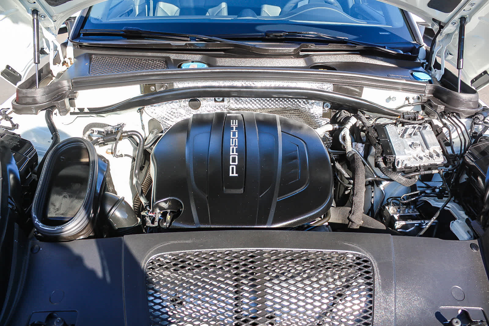 Thumbnail: 2020 Porsche Macan - 26