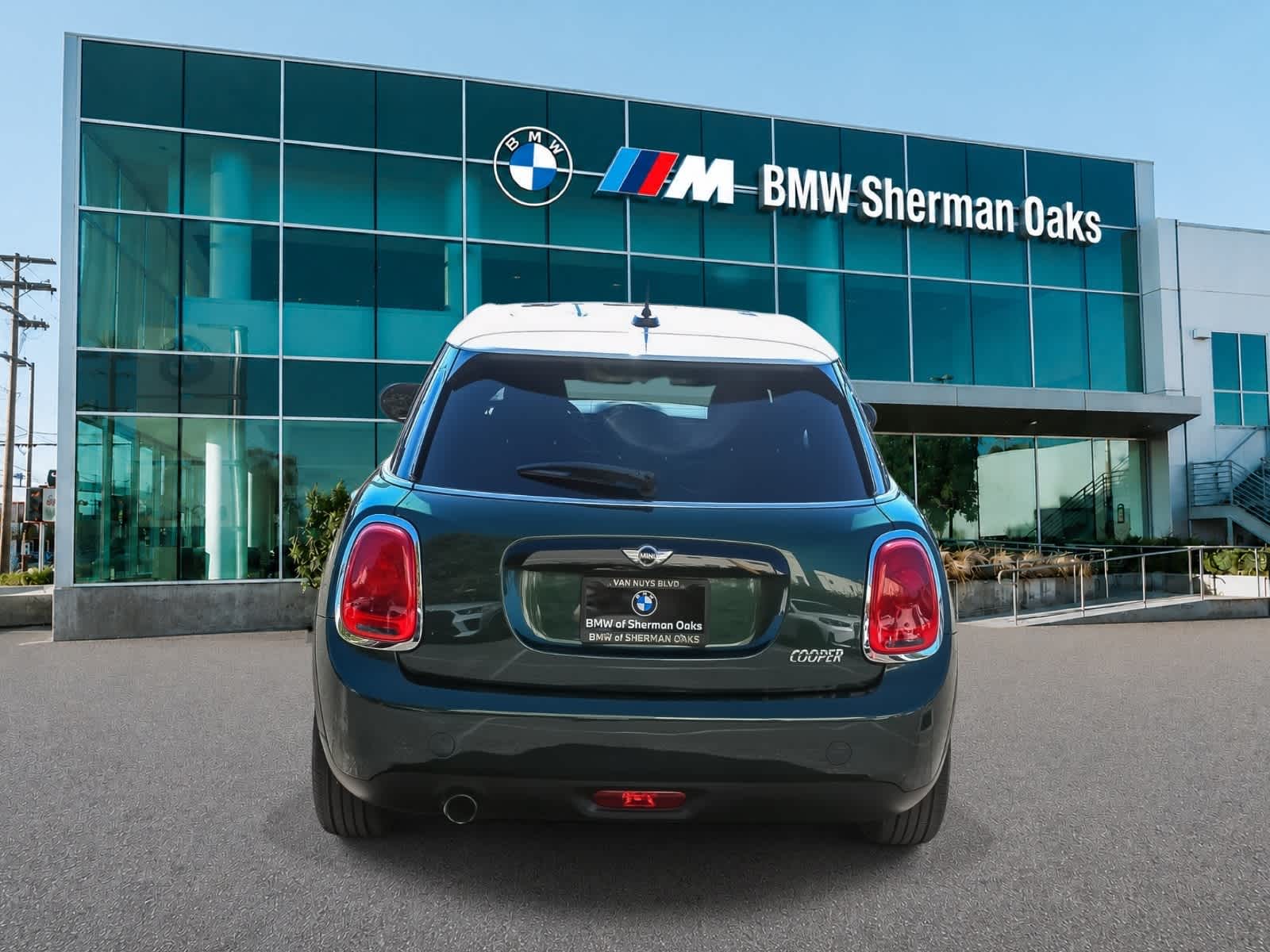 Thumbnail: 2016 MINI Cooper Hardtop - 5