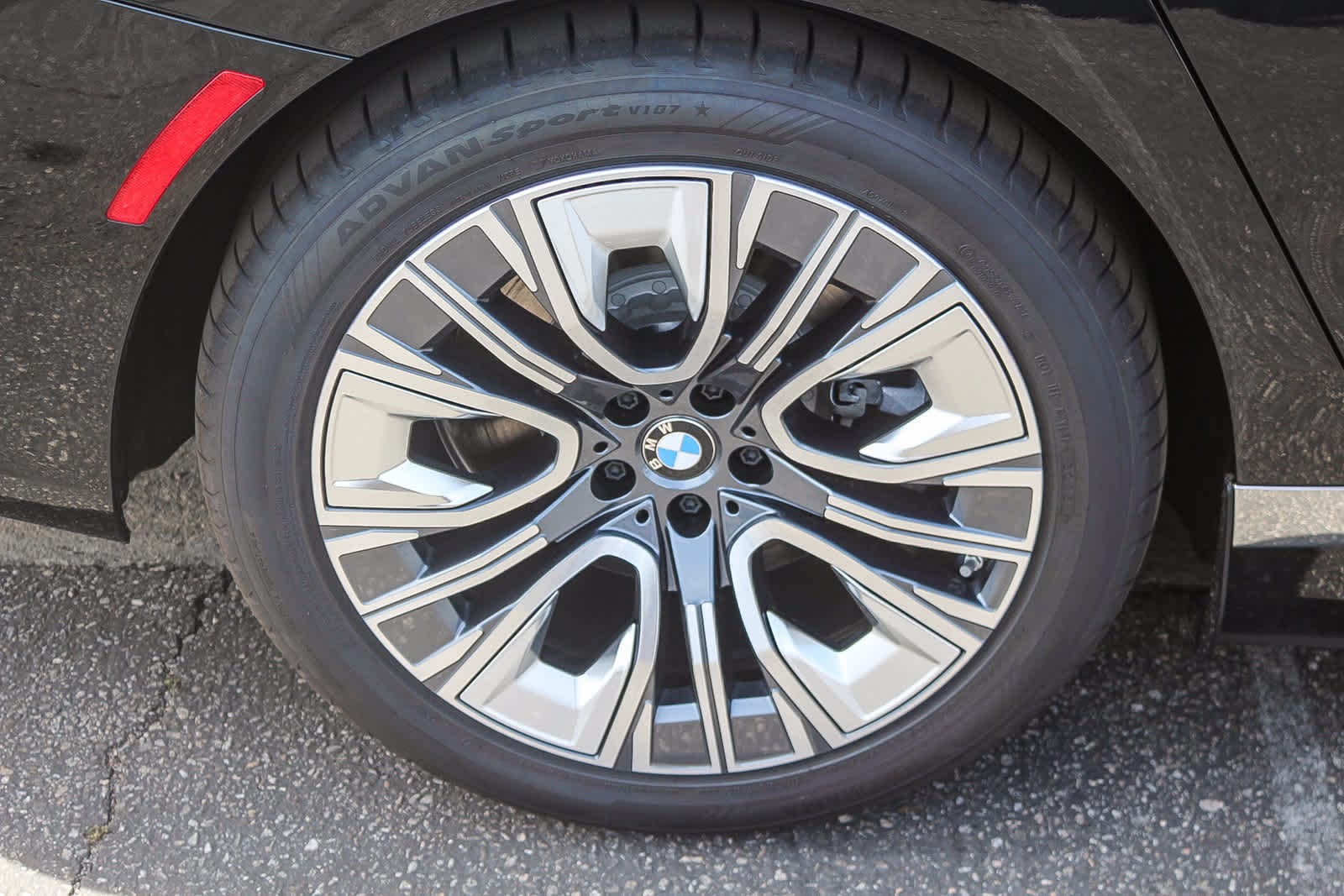 Thumbnail: 2026 BMW i7 - 8