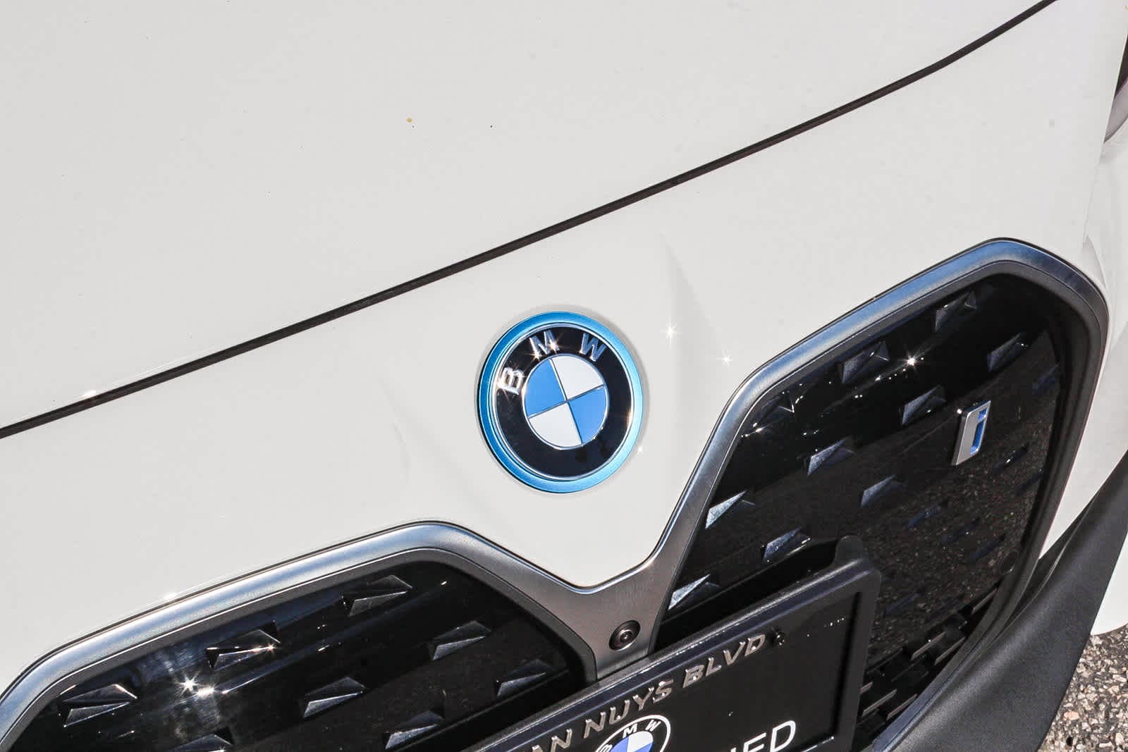 Thumbnail: 2023 BMW i4 - 11