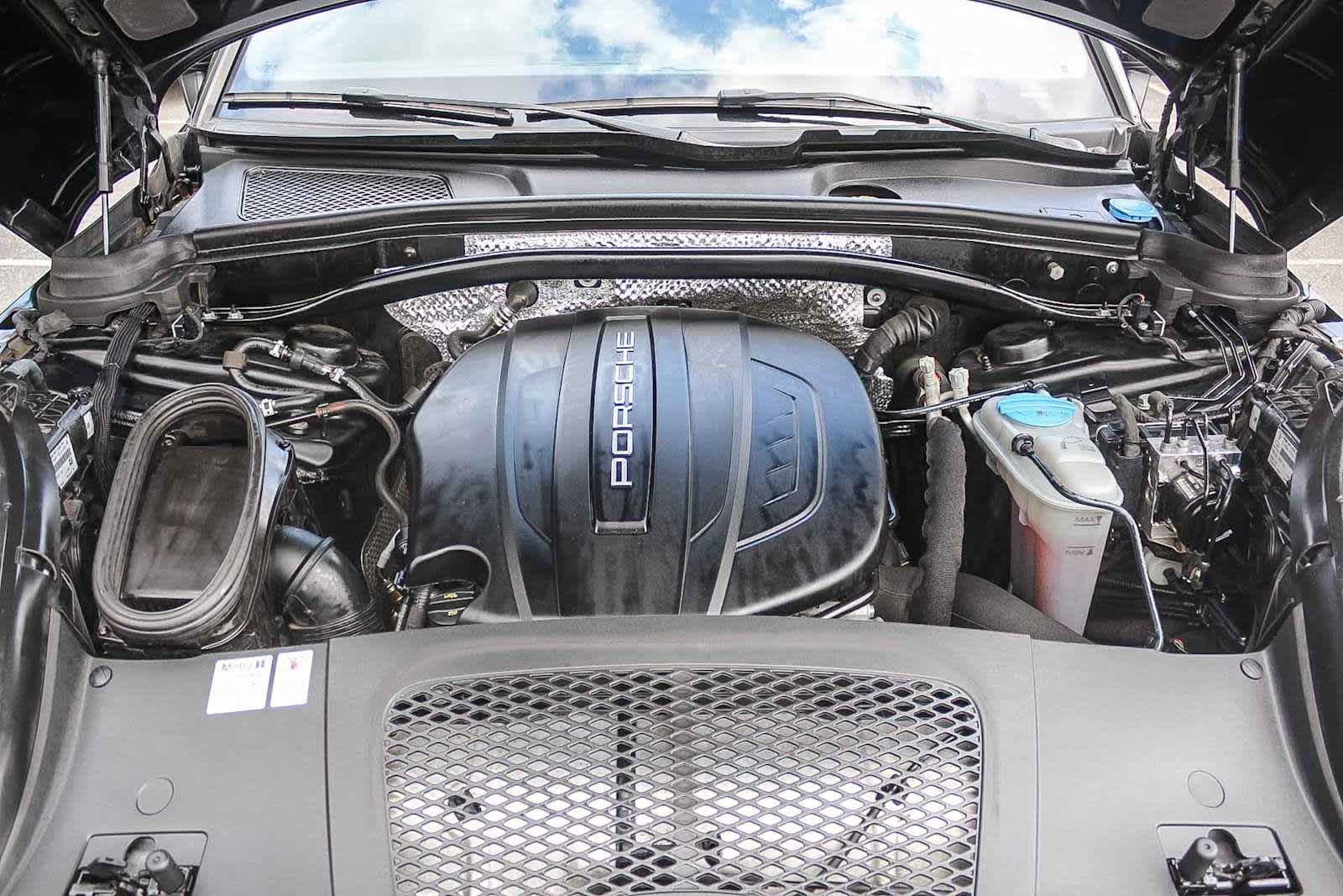 Thumbnail: 2018 Porsche Macan - 26