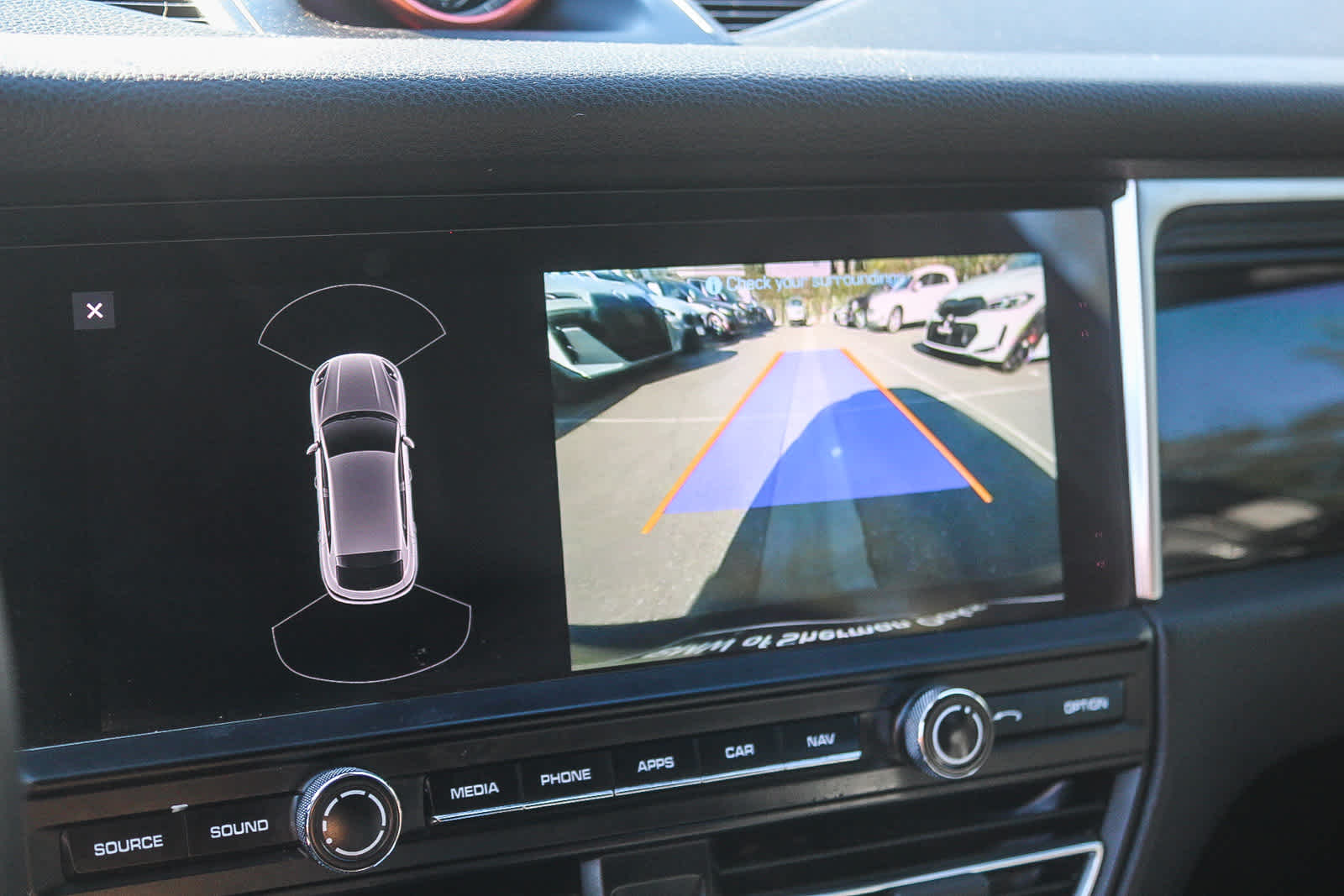 Thumbnail: 2020 Porsche Macan - 23