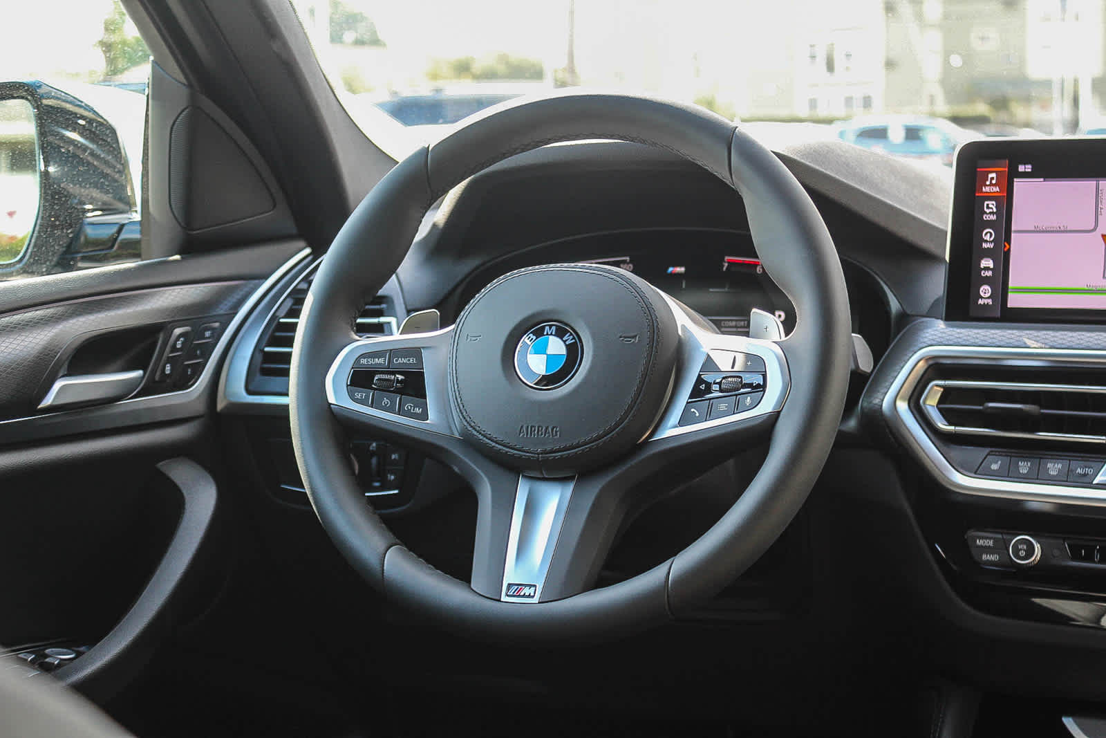 Thumbnail: 2025 BMW X4 - 15