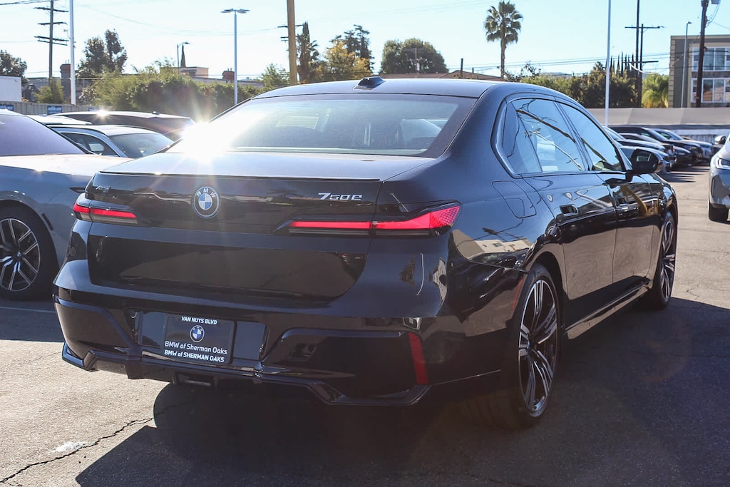 New 2026 BMW 750e xDrive Sedan