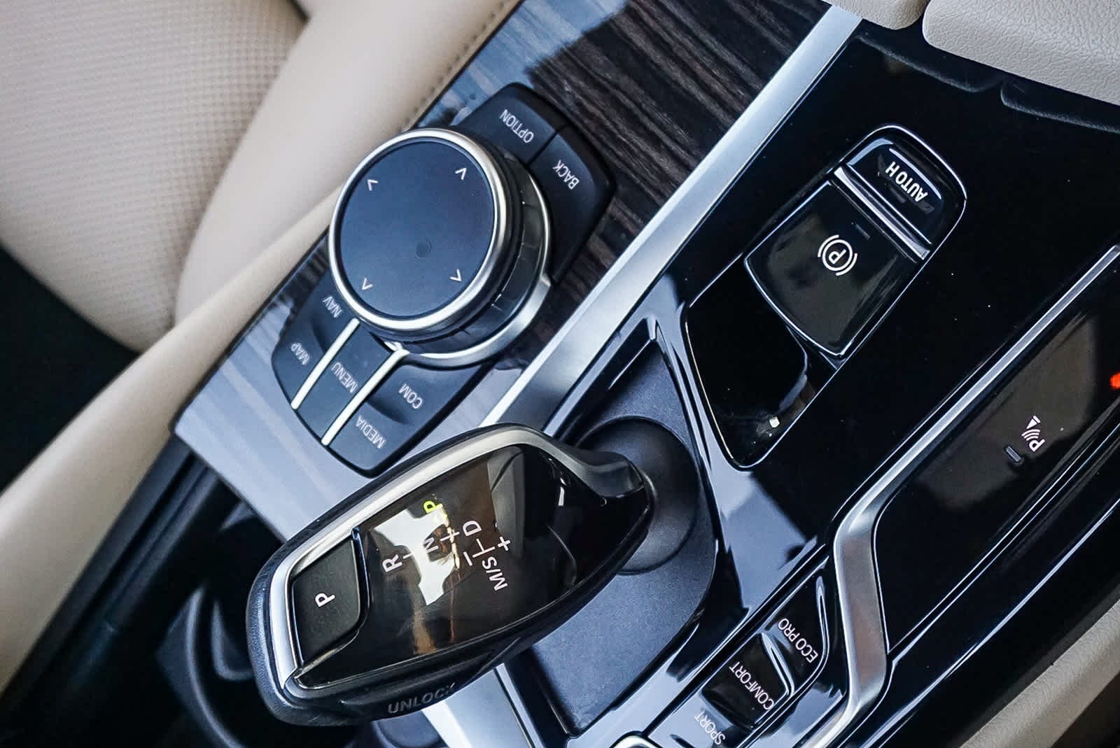 Thumbnail: 2023 BMW 5 Series - 23