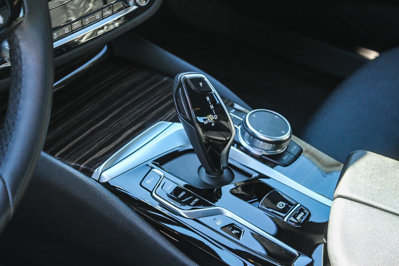 Thumbnail: 2023 BMW 5 Series - 19