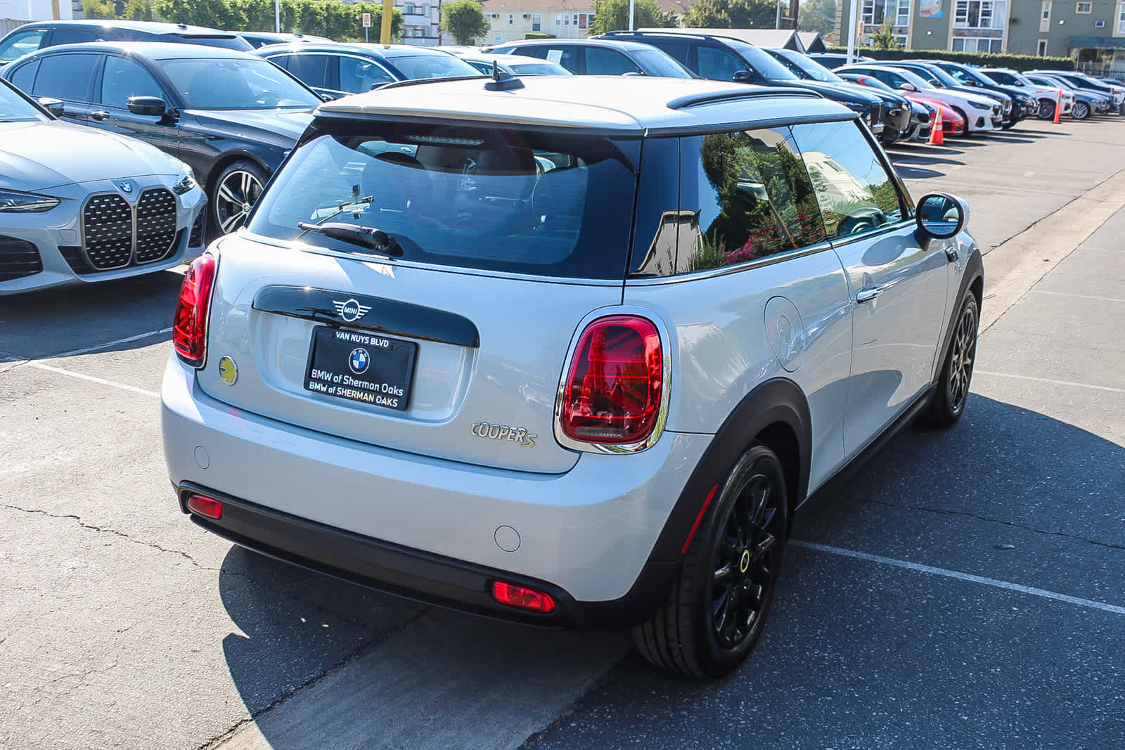 2022 Mini Cooper SE Hardtop 2 Door photo 2